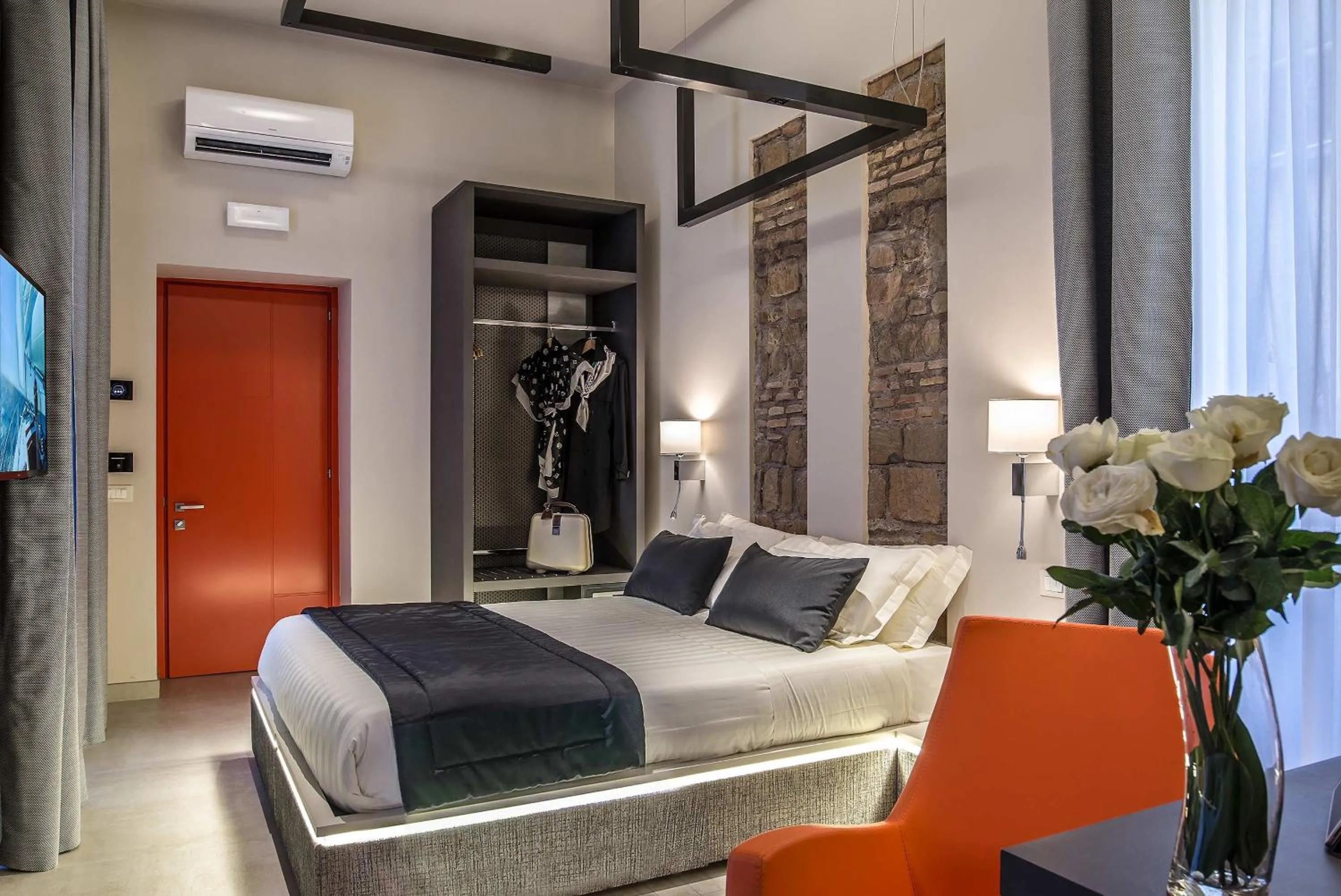 TV and multimedia in Via Veneto Prestige Rooms