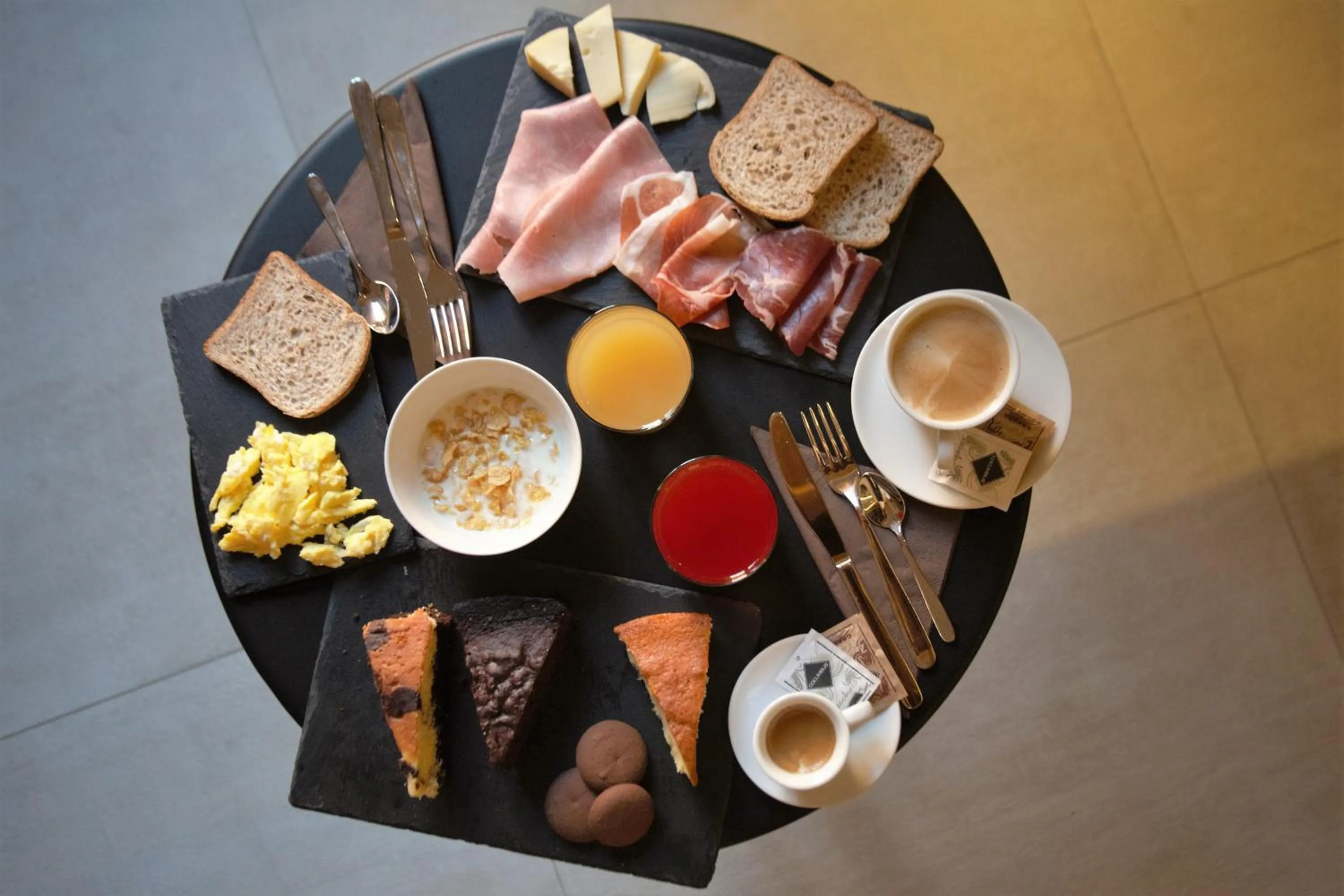 Breakfast in Via Veneto Prestige Rooms