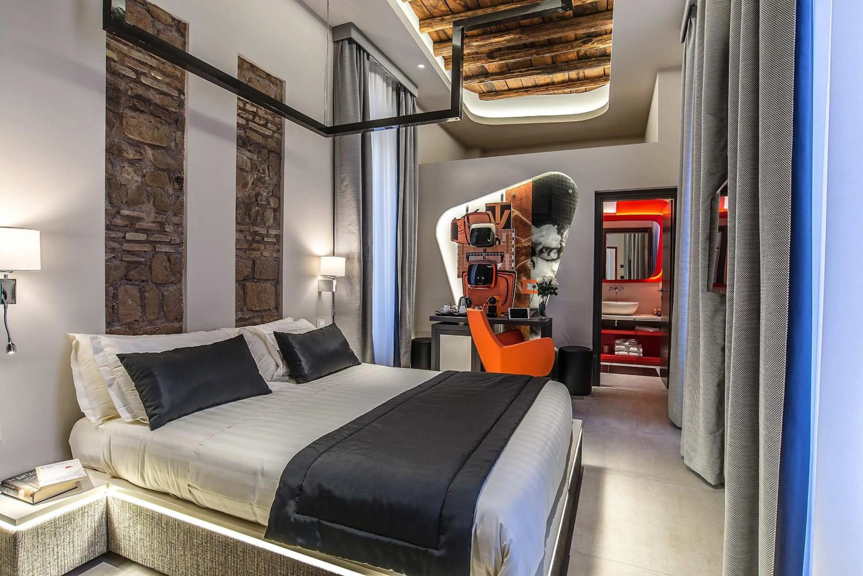 TV and multimedia, Bed in Via Veneto Prestige Rooms