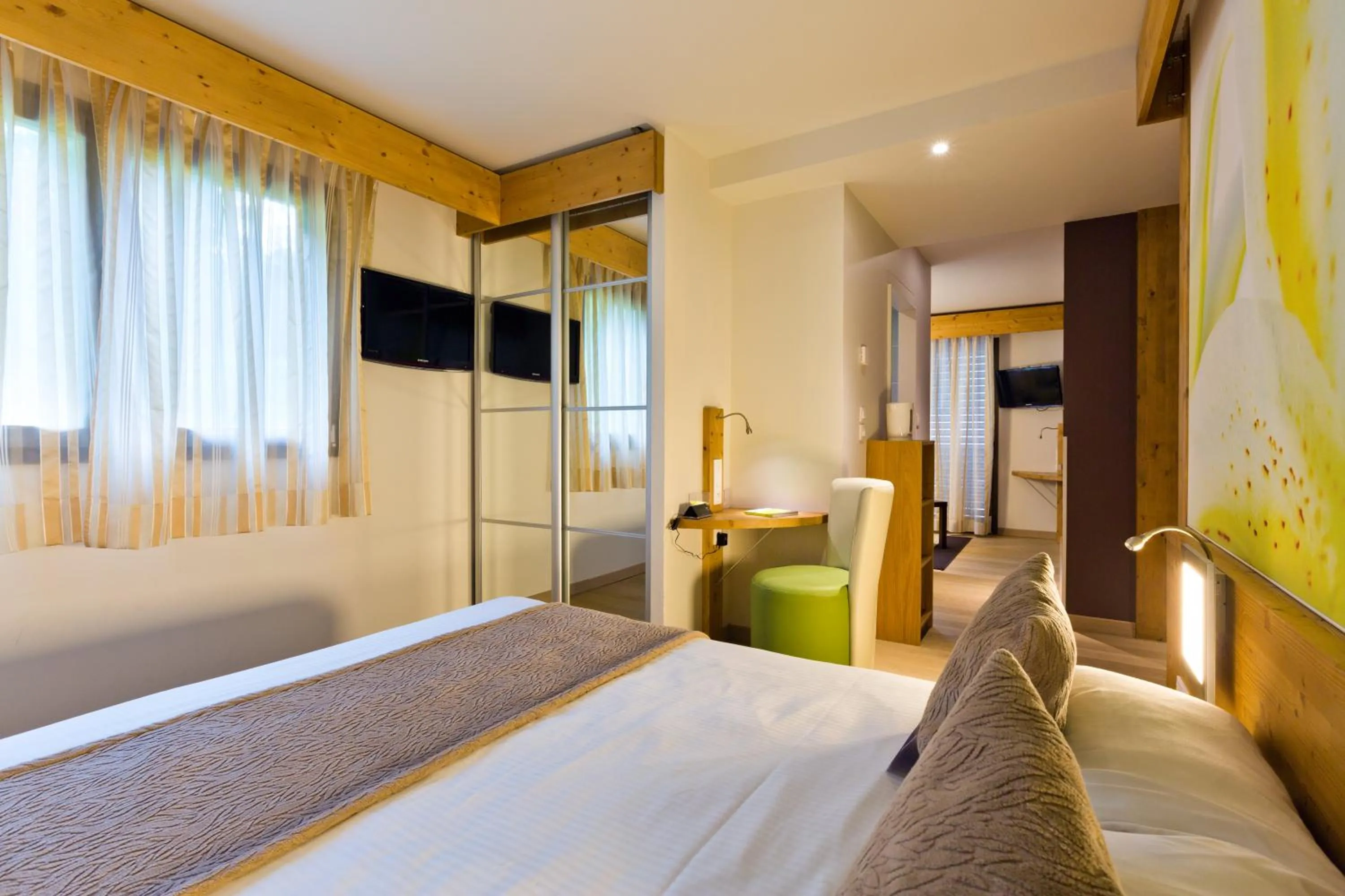 Bedroom, Bed in La Croix de Savoie & Spa