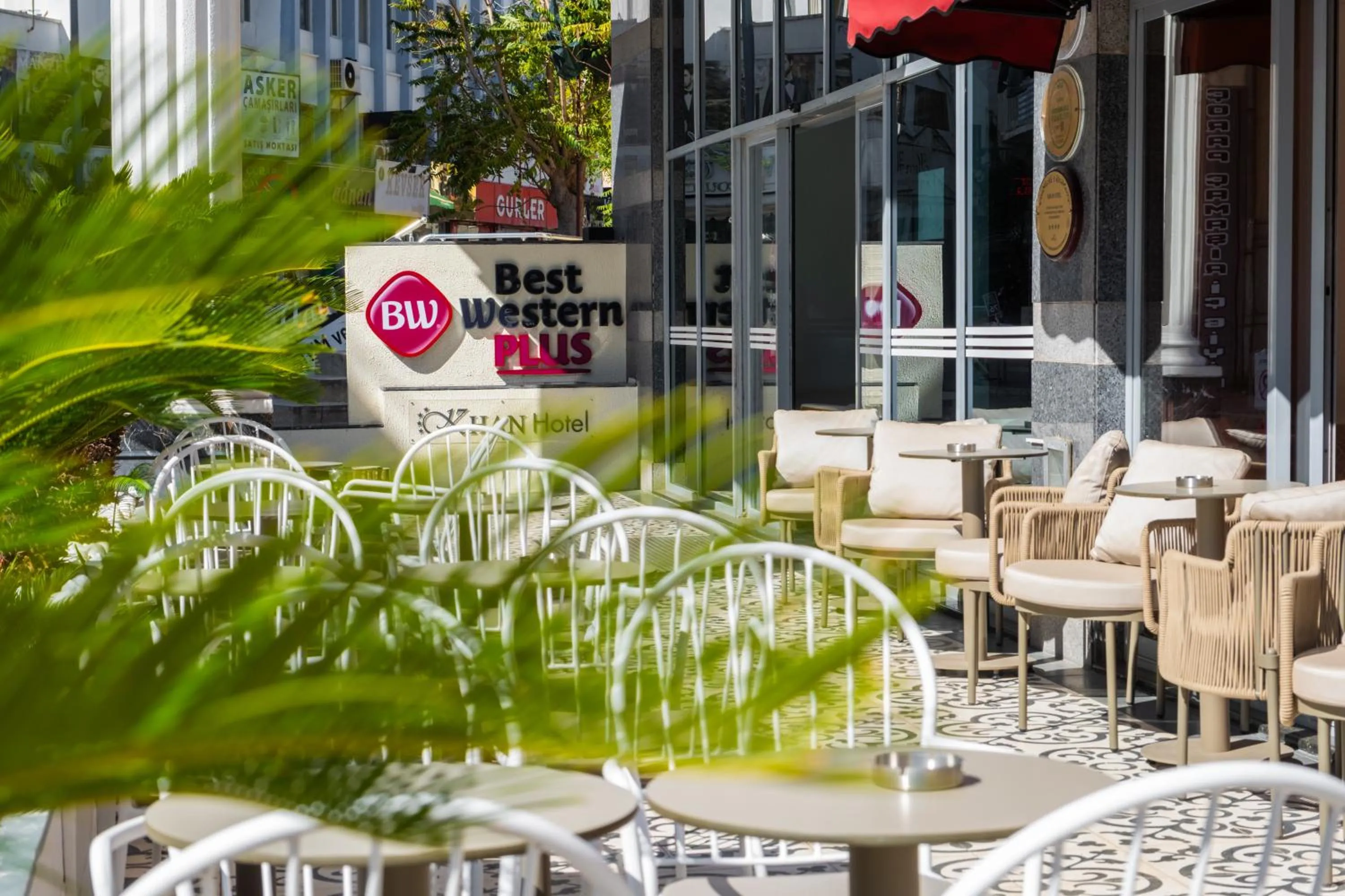 Coffee/tea facilities in Best Western Plus Khan Hotel