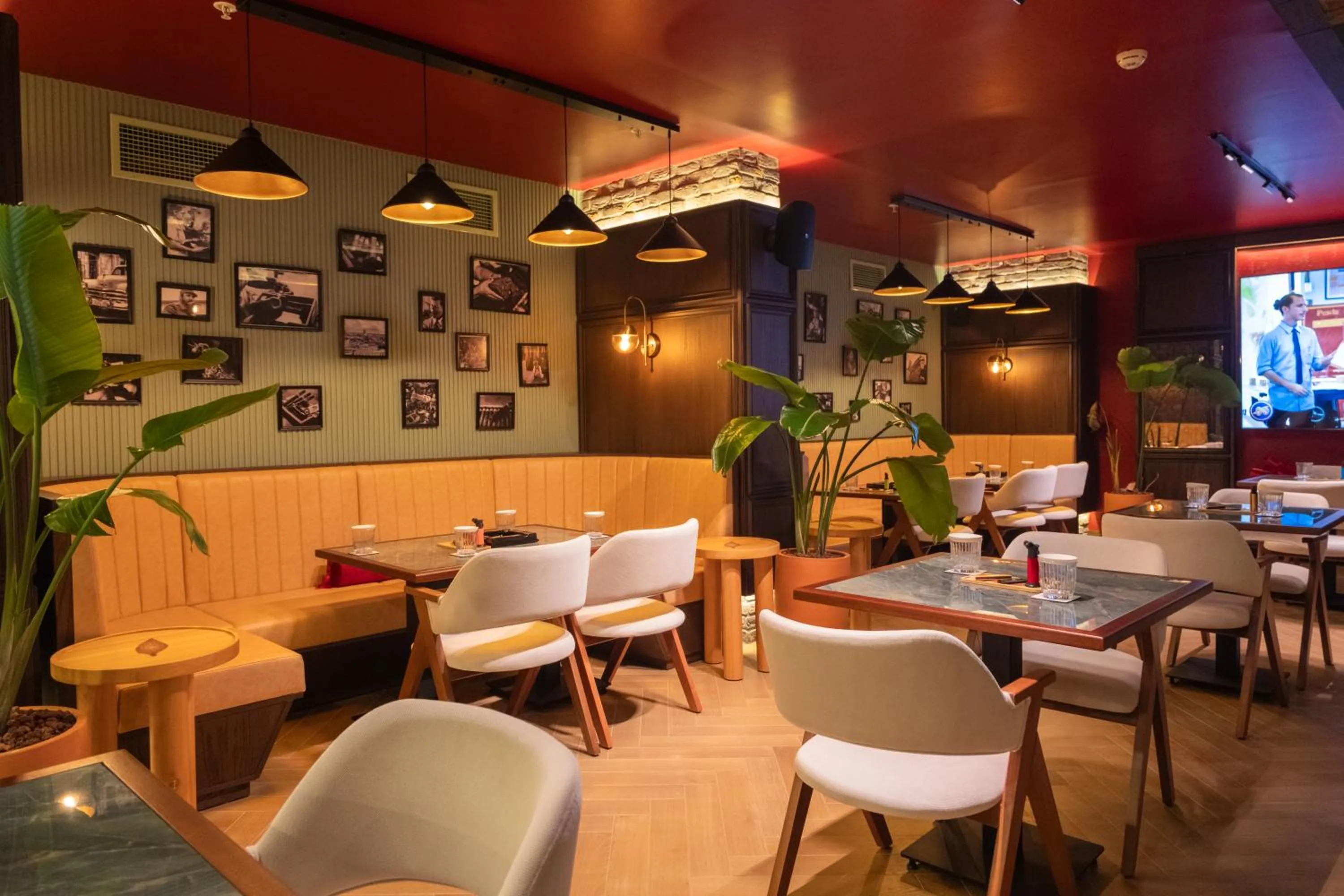 Lounge or bar in Best Western Plus Khan Hotel