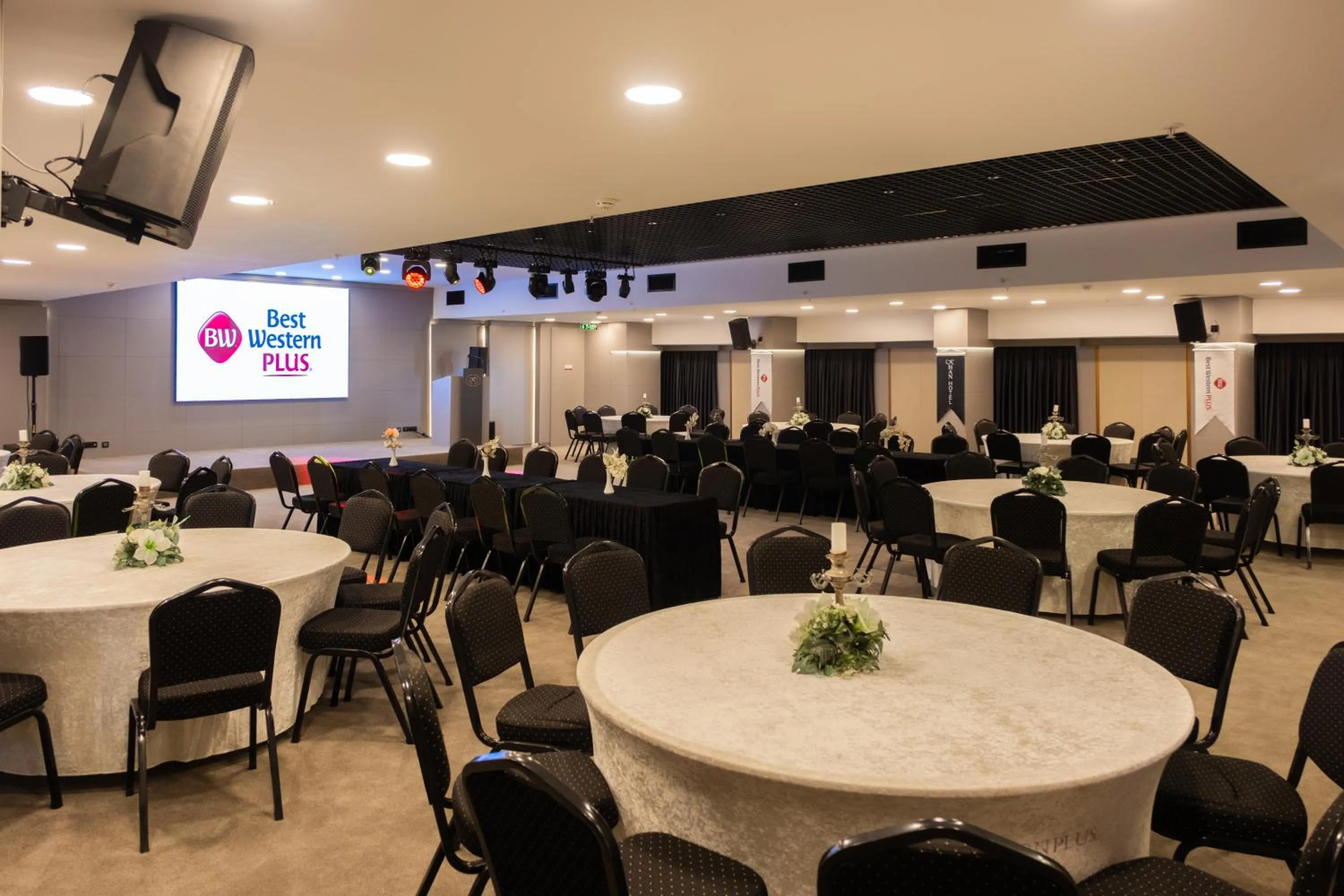 Banquet/Function facilities in Best Western Plus Khan Hotel