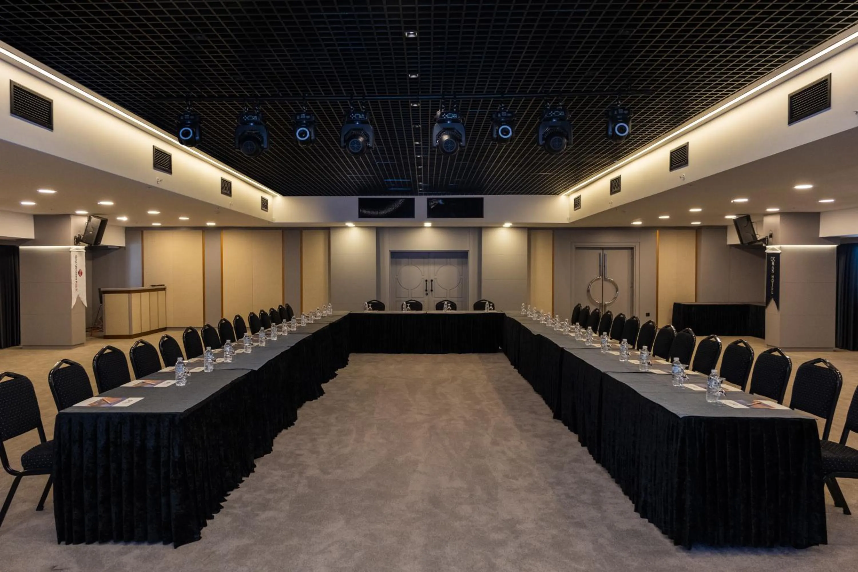 Meeting/conference room in Best Western Plus Khan Hotel
