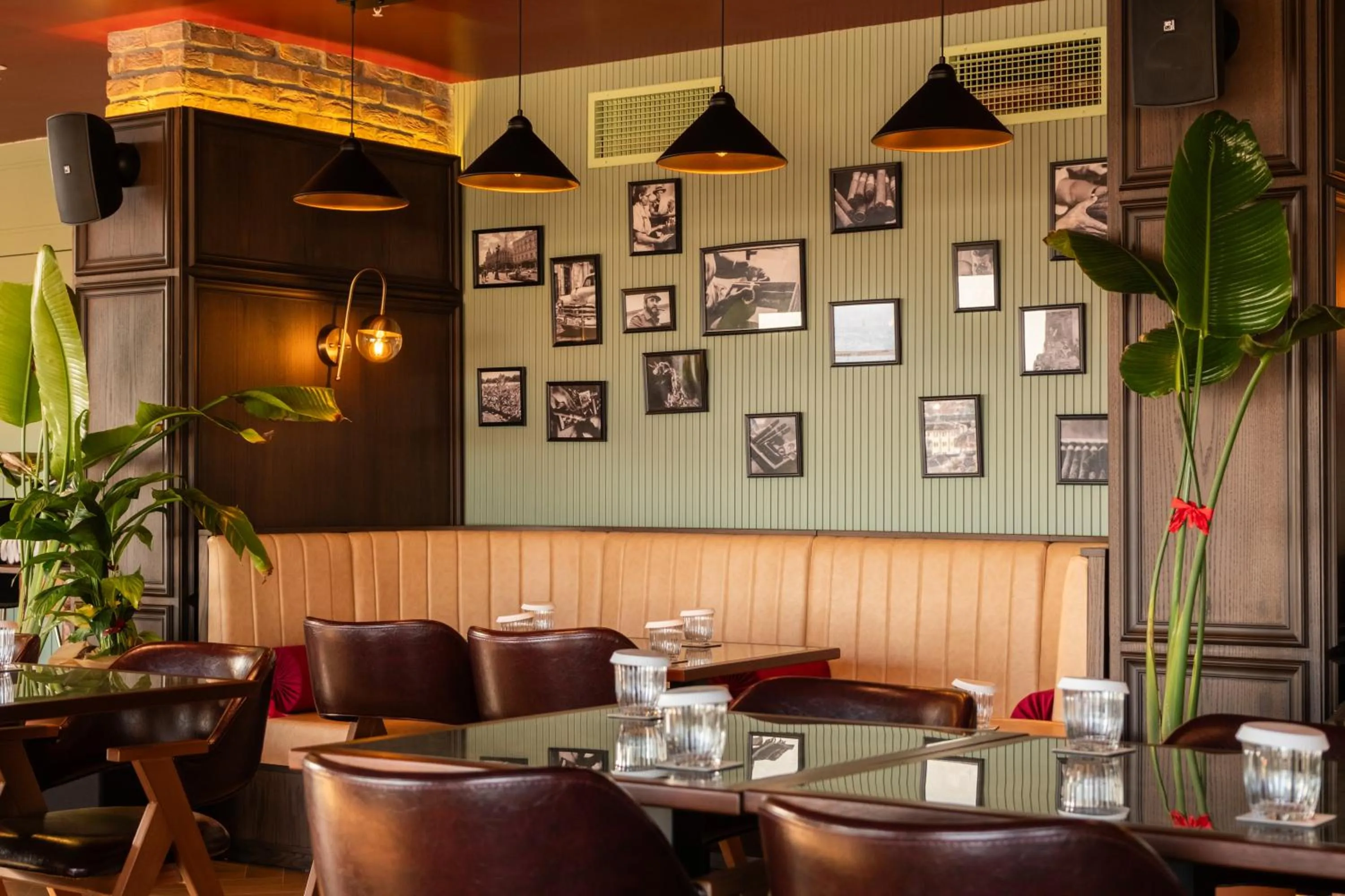 Lounge or bar in Best Western Plus Khan Hotel