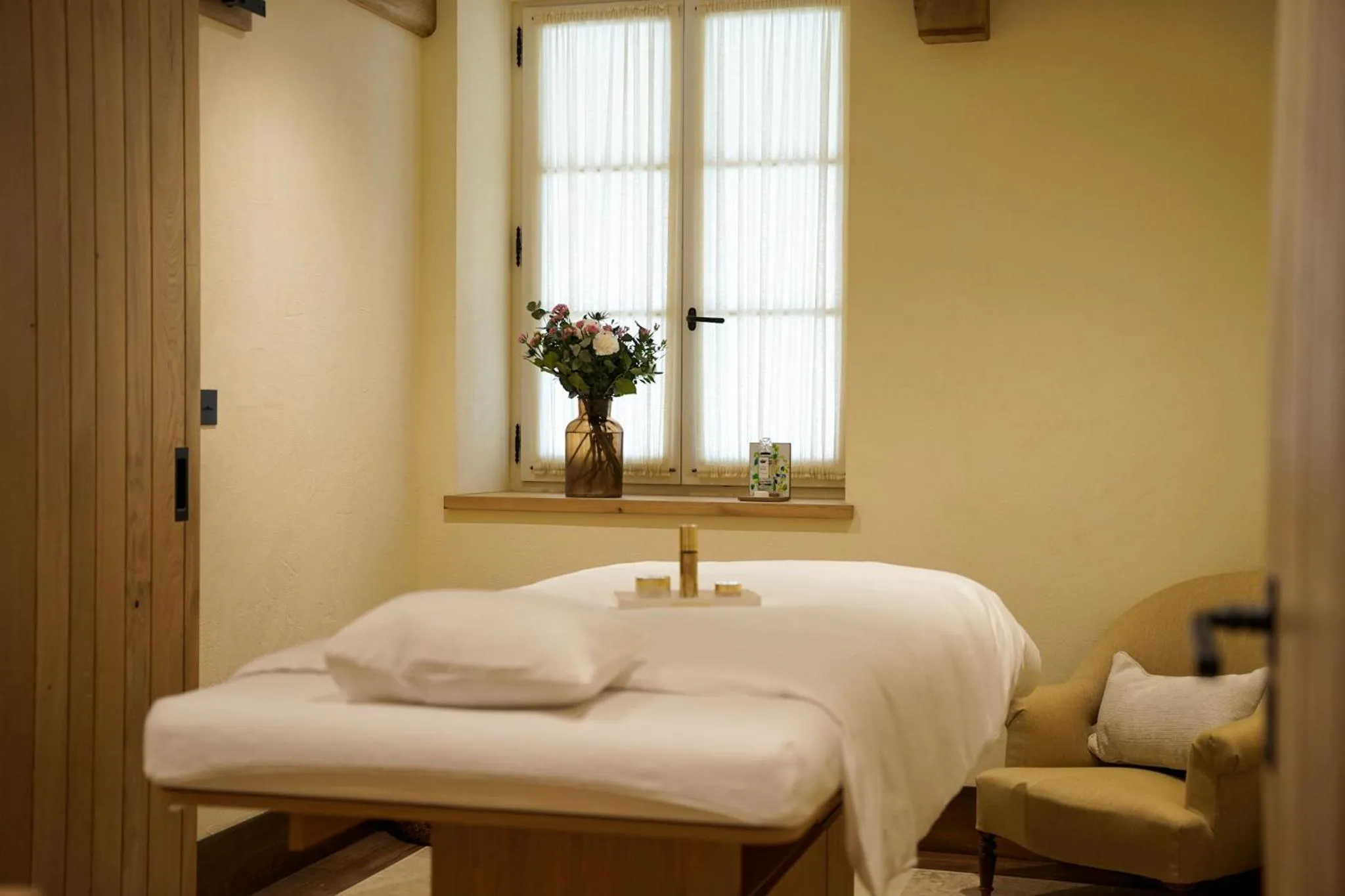 Spa and wellness centre/facilities, Bed in Hostellerie De Levernois