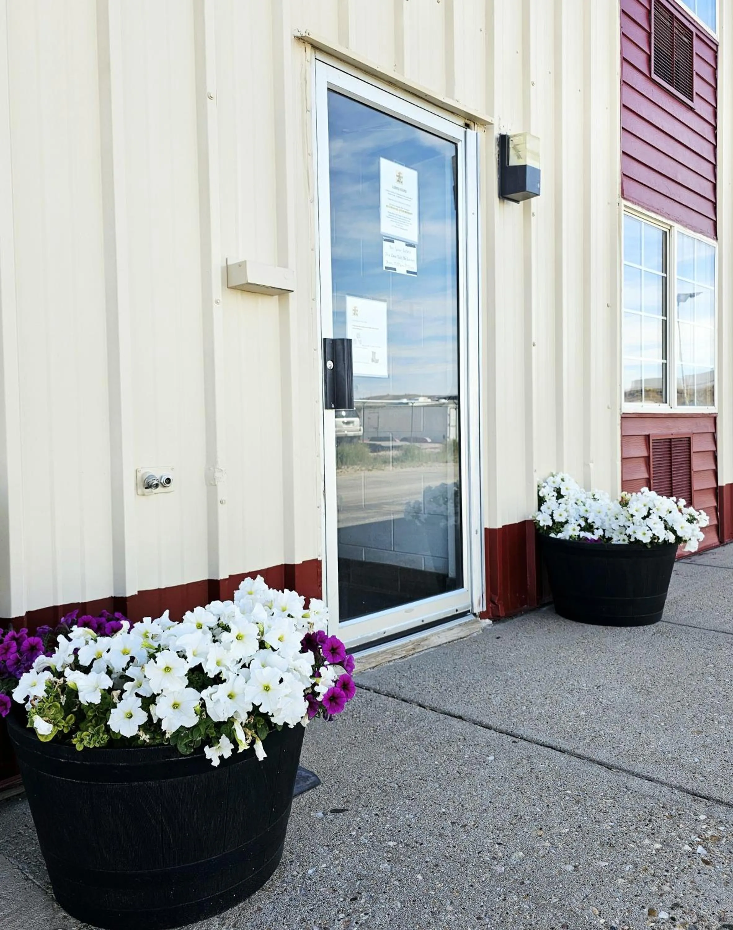 Property building in 1st Choice Inn of Rawlins