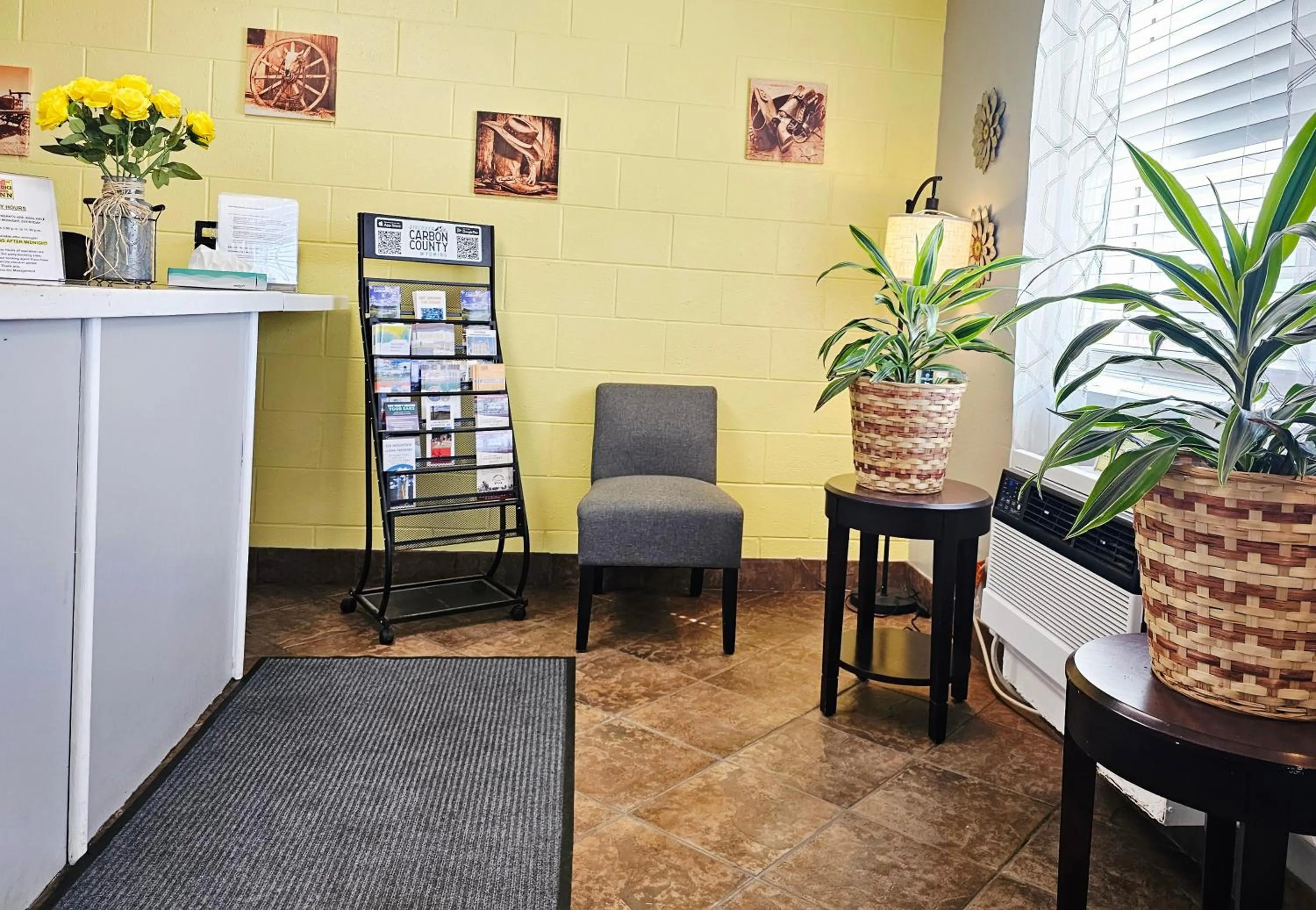 Lobby or reception in 1st Choice Inn of Rawlins