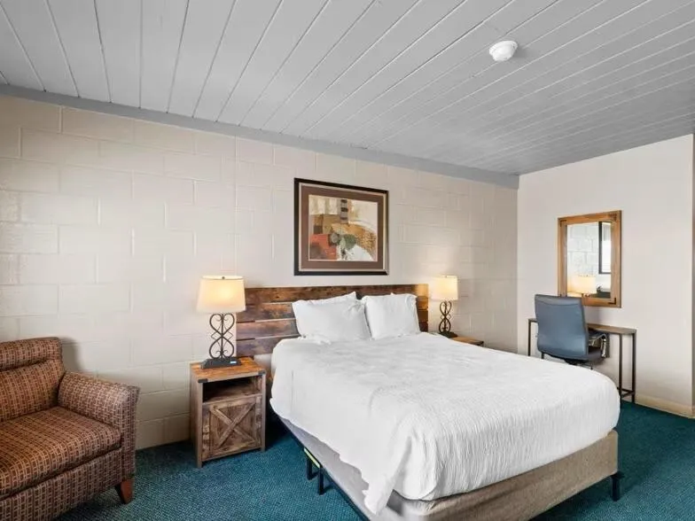 Bed in 1st Choice Inn of Rawlins