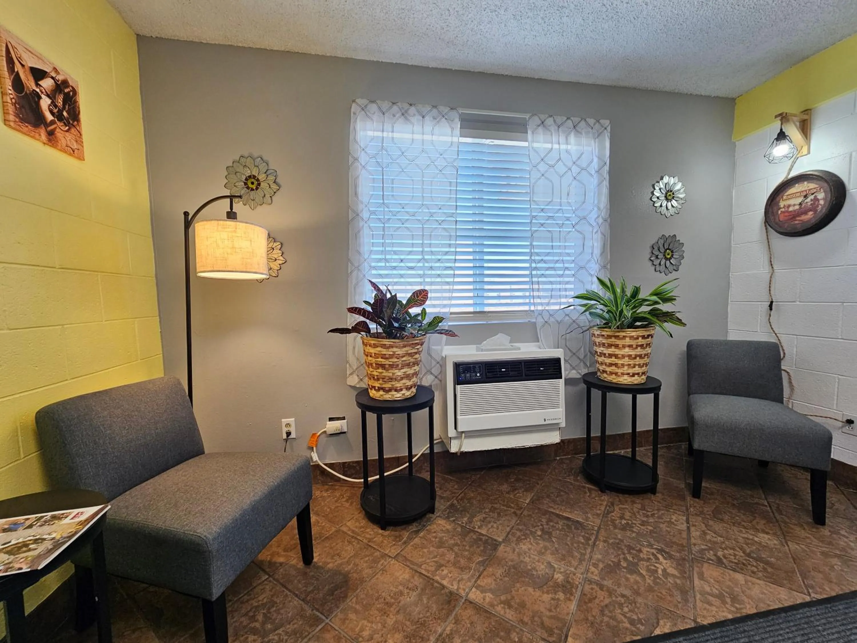 Lobby or reception in 1st Choice Inn of Rawlins