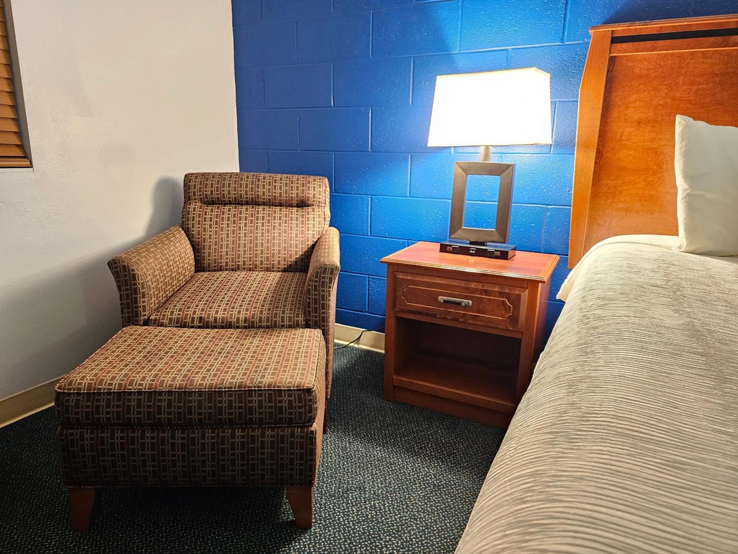 Bedroom, Bed in 1st Choice Inn of Rawlins