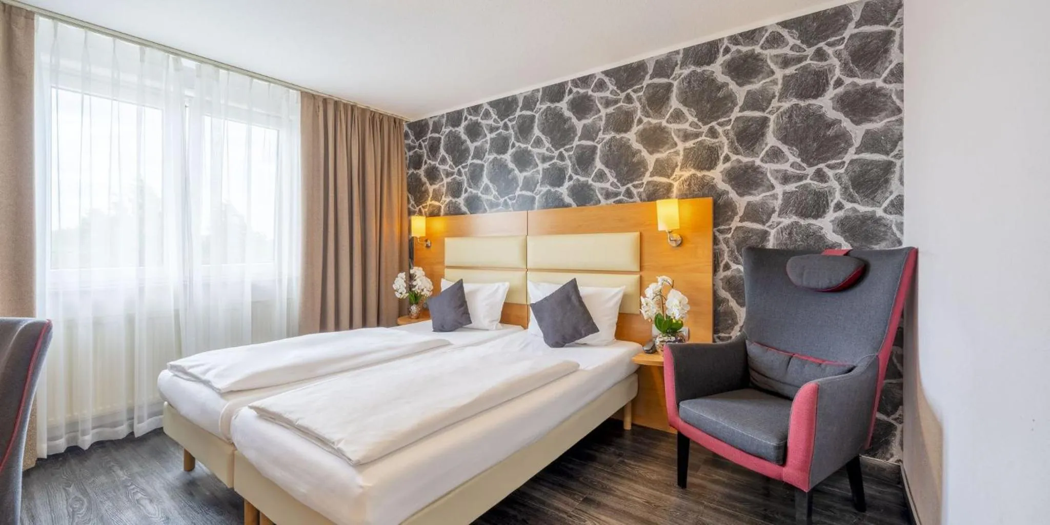 Bed in PLAZA INN Stuttgart Airport Messe
