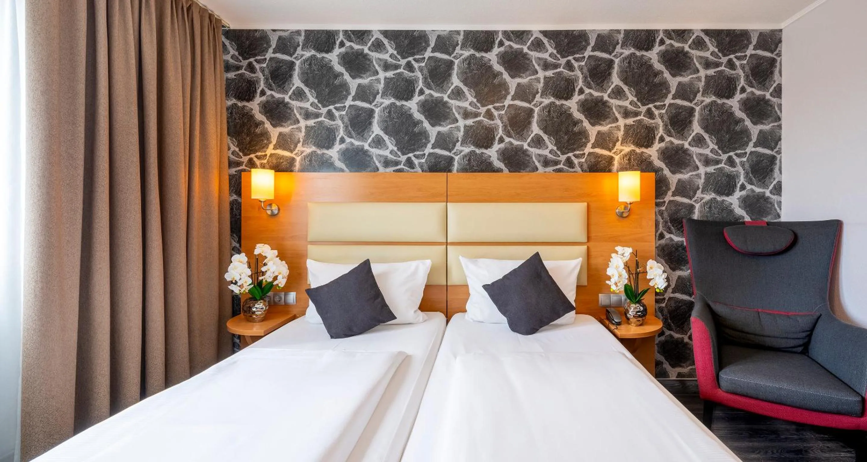 Bed in PLAZA INN Stuttgart Airport Messe