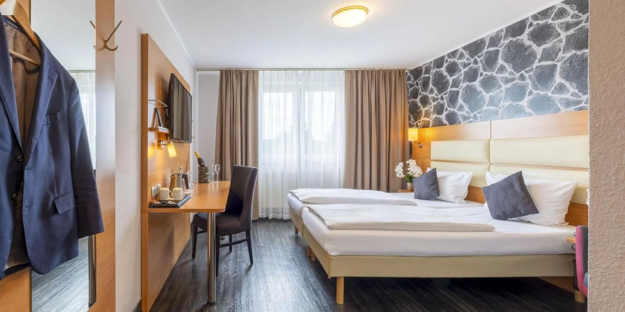 Bedroom, Bed in PLAZA INN Stuttgart Airport Messe