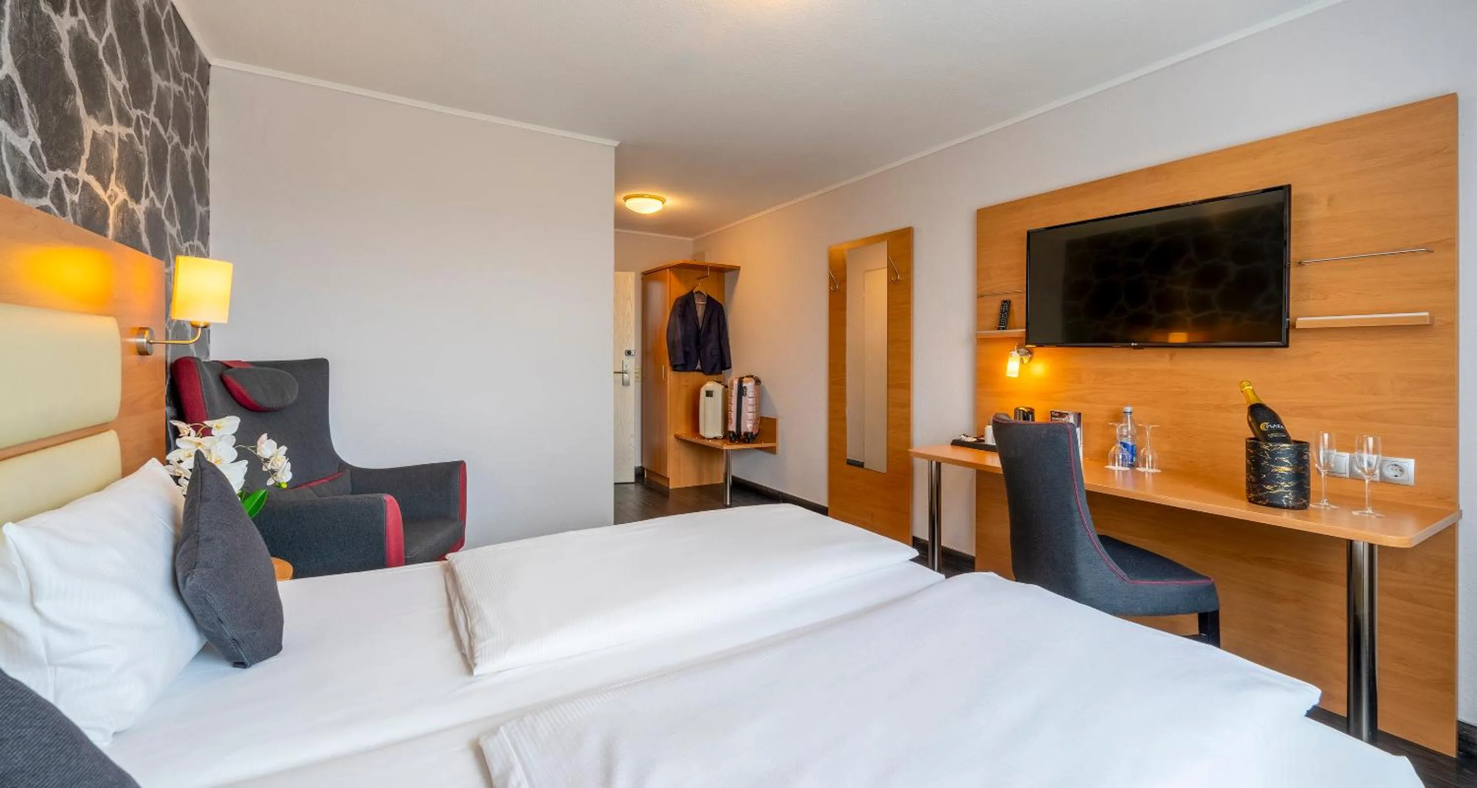 TV and multimedia, Bed in PLAZA INN Stuttgart Airport Messe