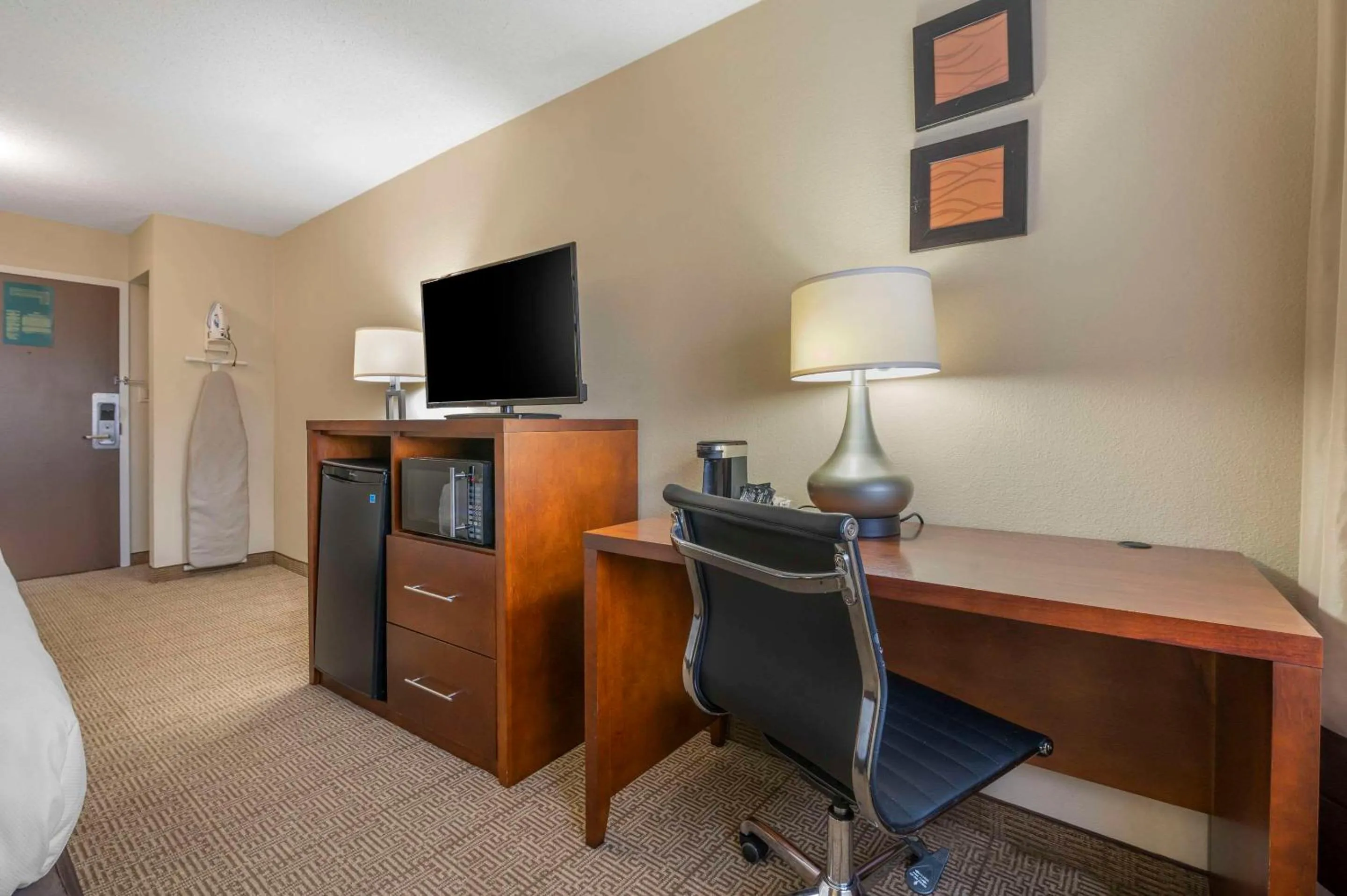 Bedroom, Bed in Comfort Inn & Suites Indianapolis Northwest - College Park