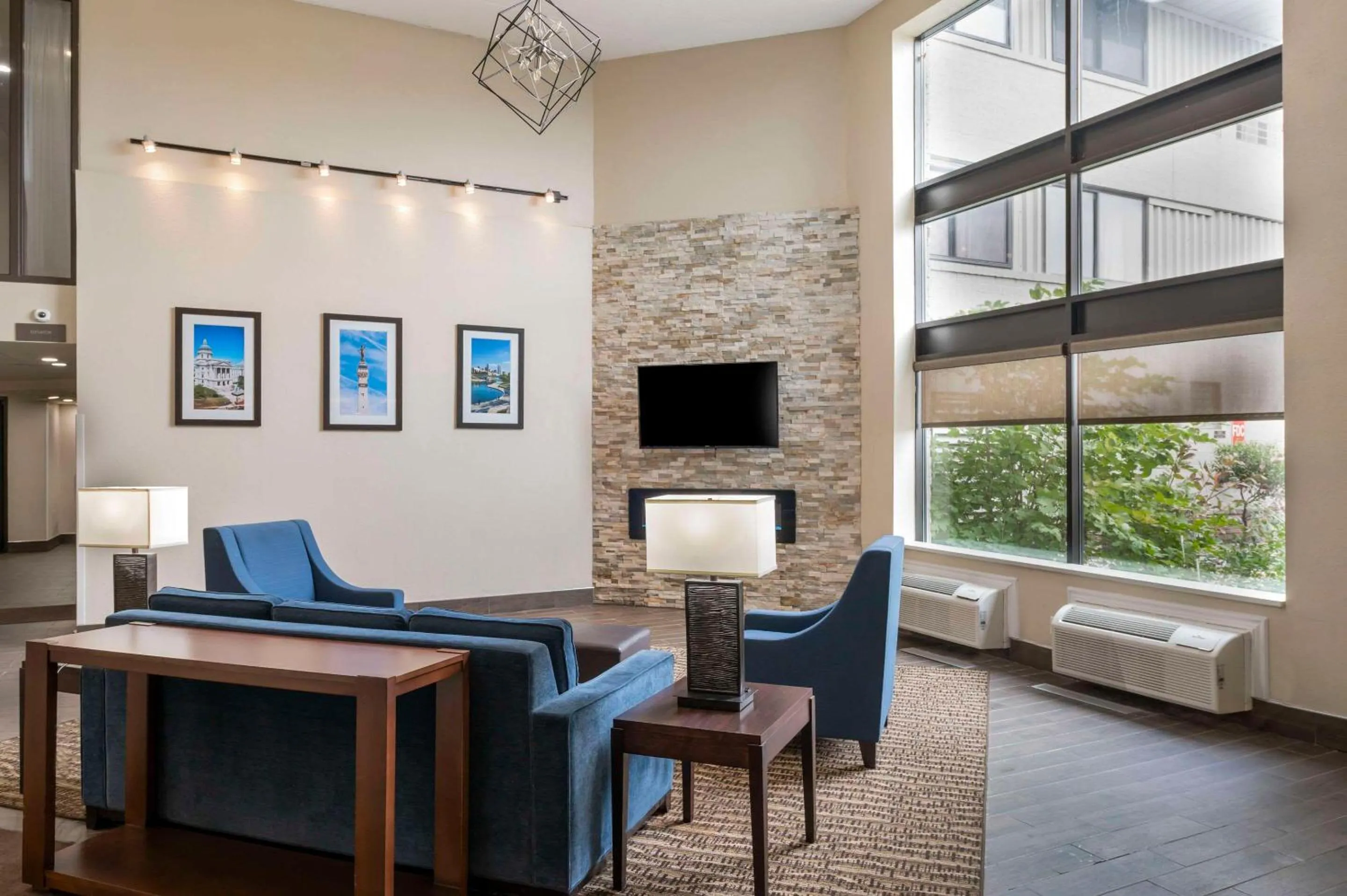 Lobby or reception in Comfort Inn & Suites Indianapolis Northwest - College Park