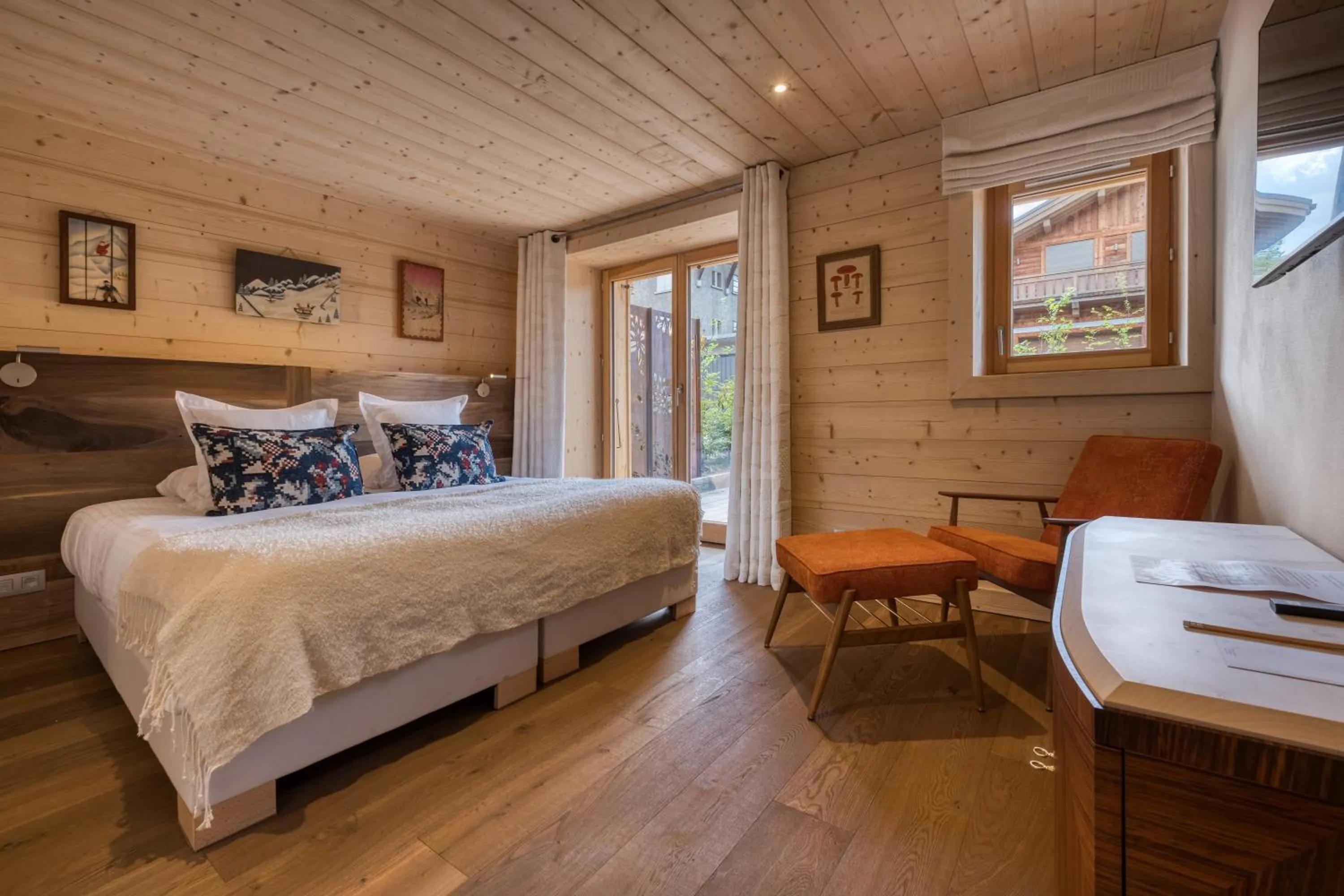 Bedroom, Bed in Flocons de Sel - Relais & Chateaux
