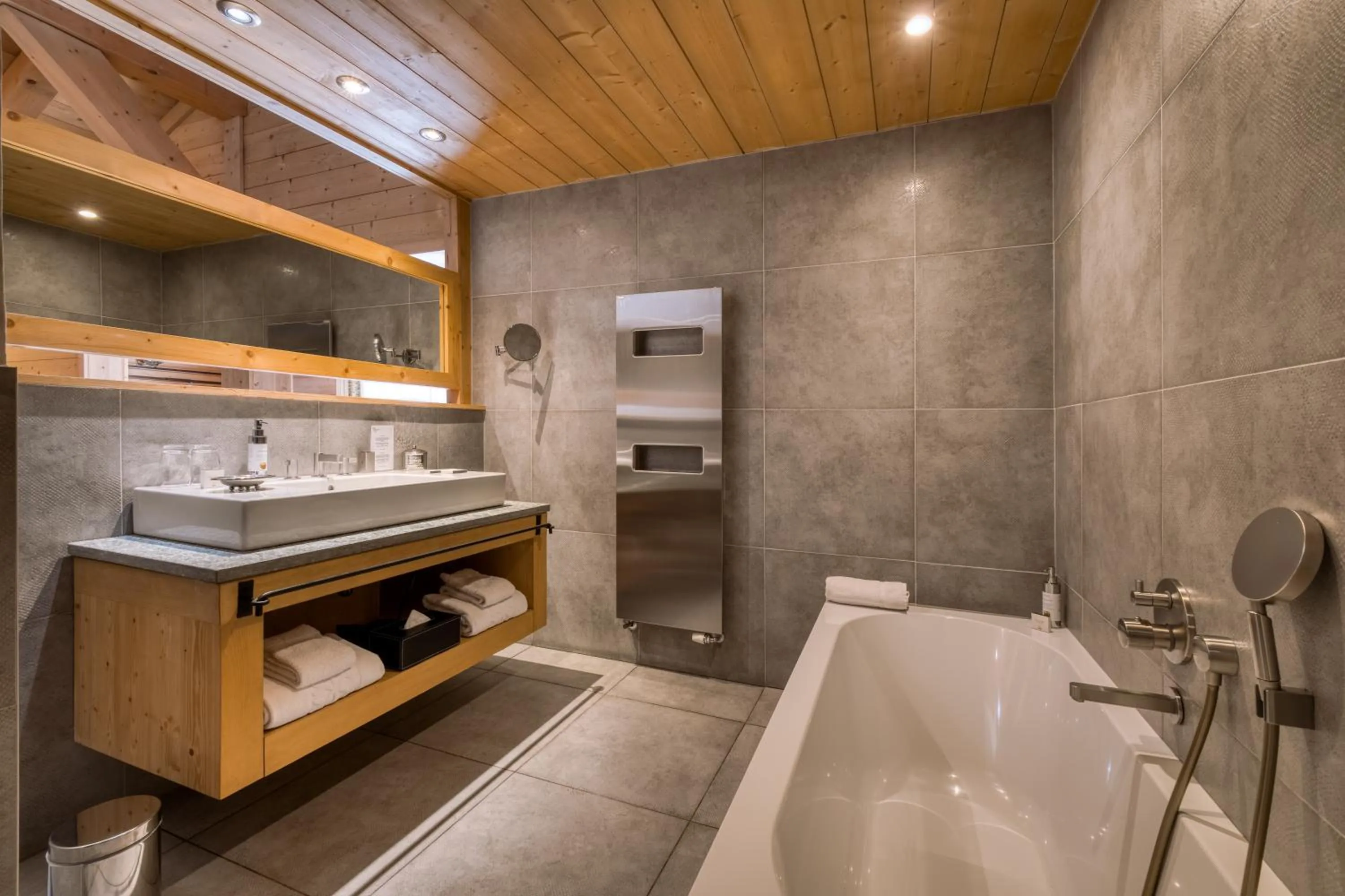 Shower in Flocons de Sel - Relais & Chateaux