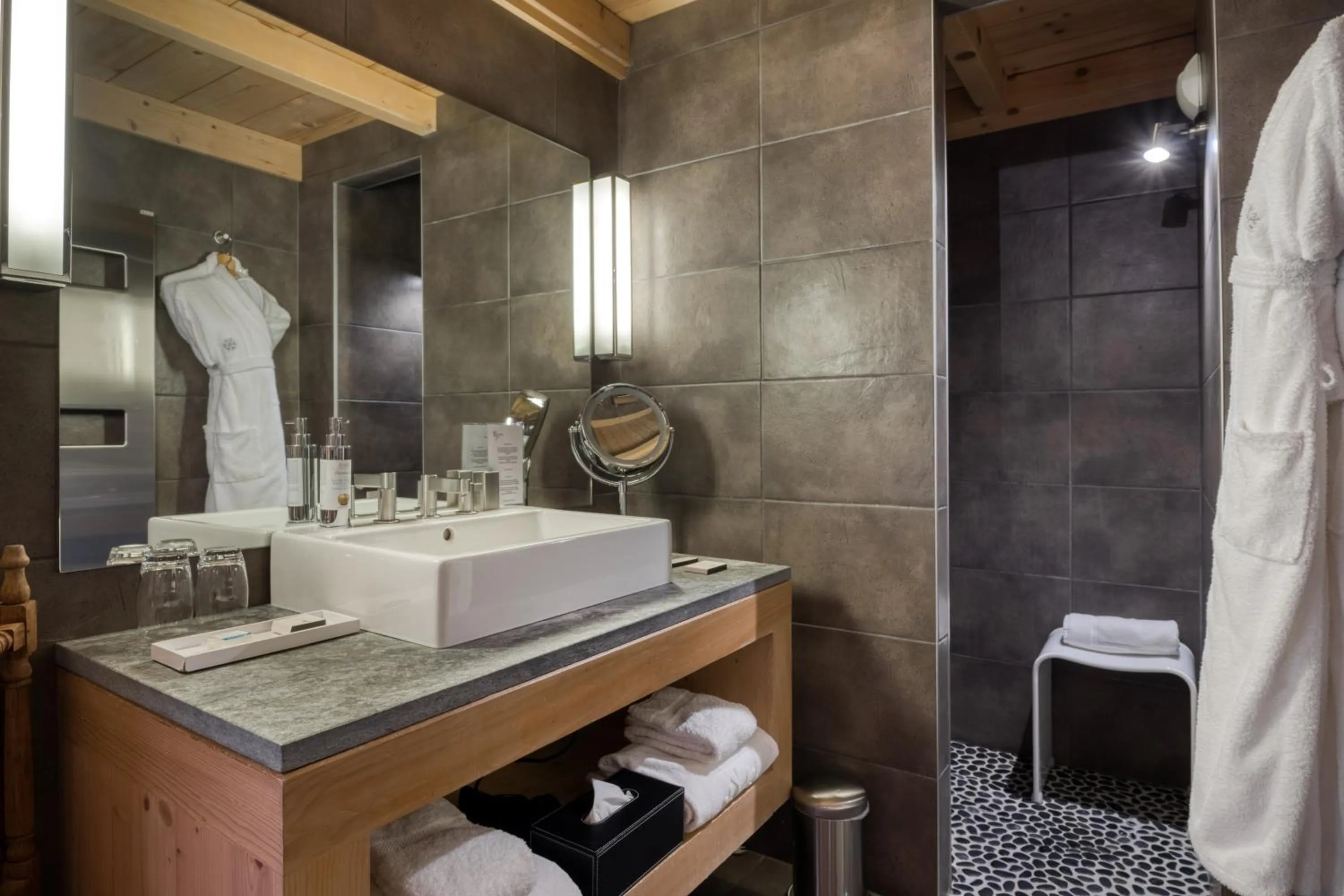 Shower in Flocons de Sel - Relais & Chateaux
