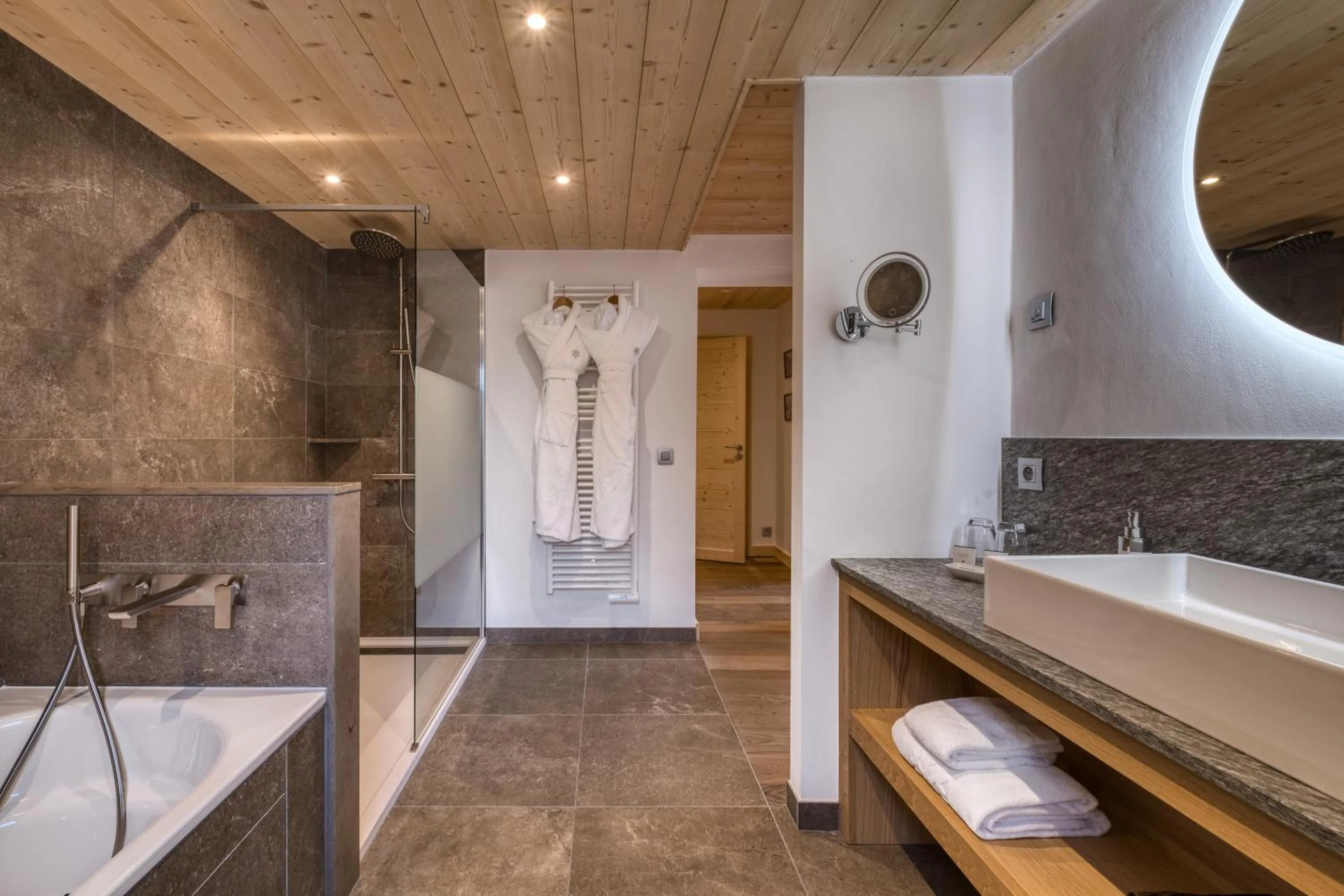 Shower in Flocons de Sel - Relais & Chateaux