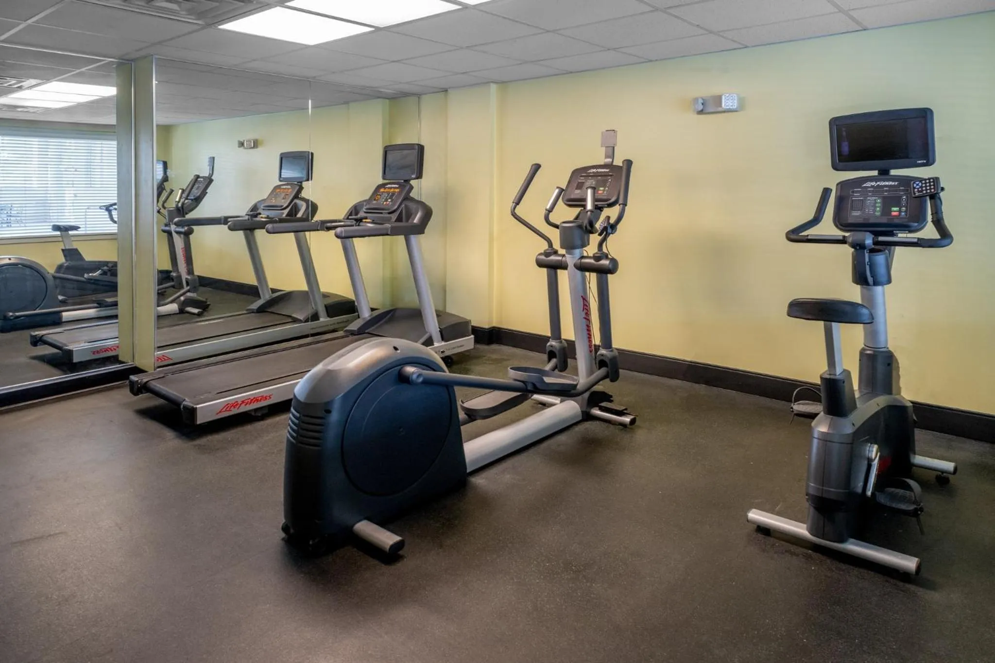 Fitness centre/facilities in Holiday Inn Hotel & Suites Beckley by IHG