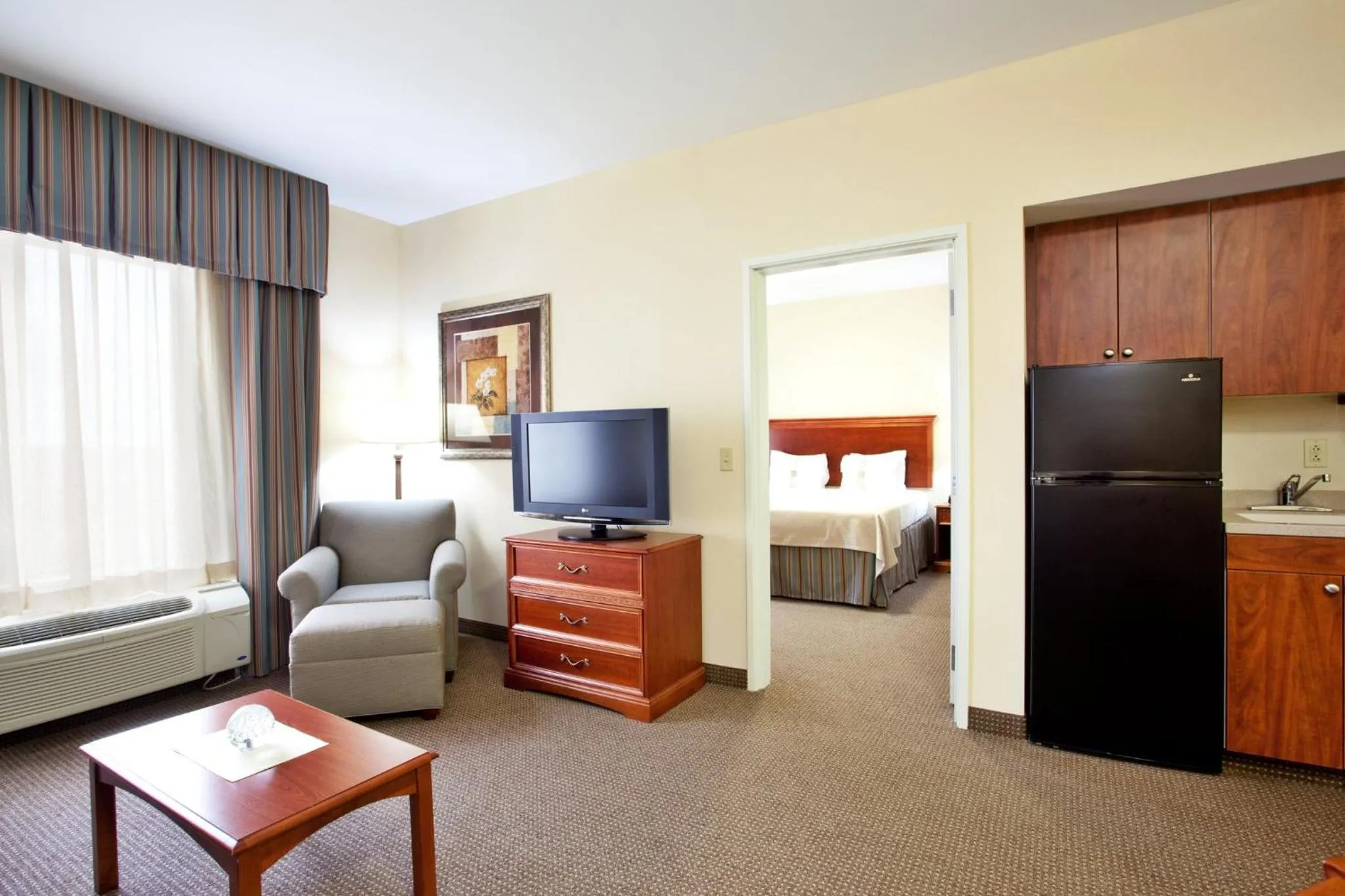 Photo of the whole room, Bed in Holiday Inn Hotel & Suites Beckley by IHG