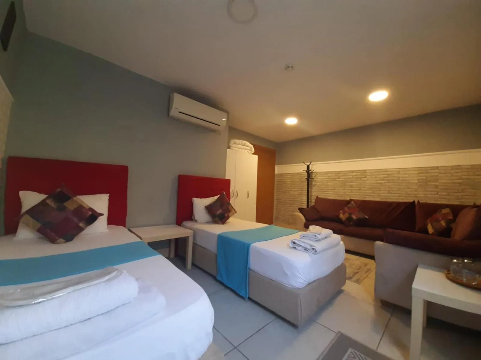 Bed in 216 Turkuaz Suit