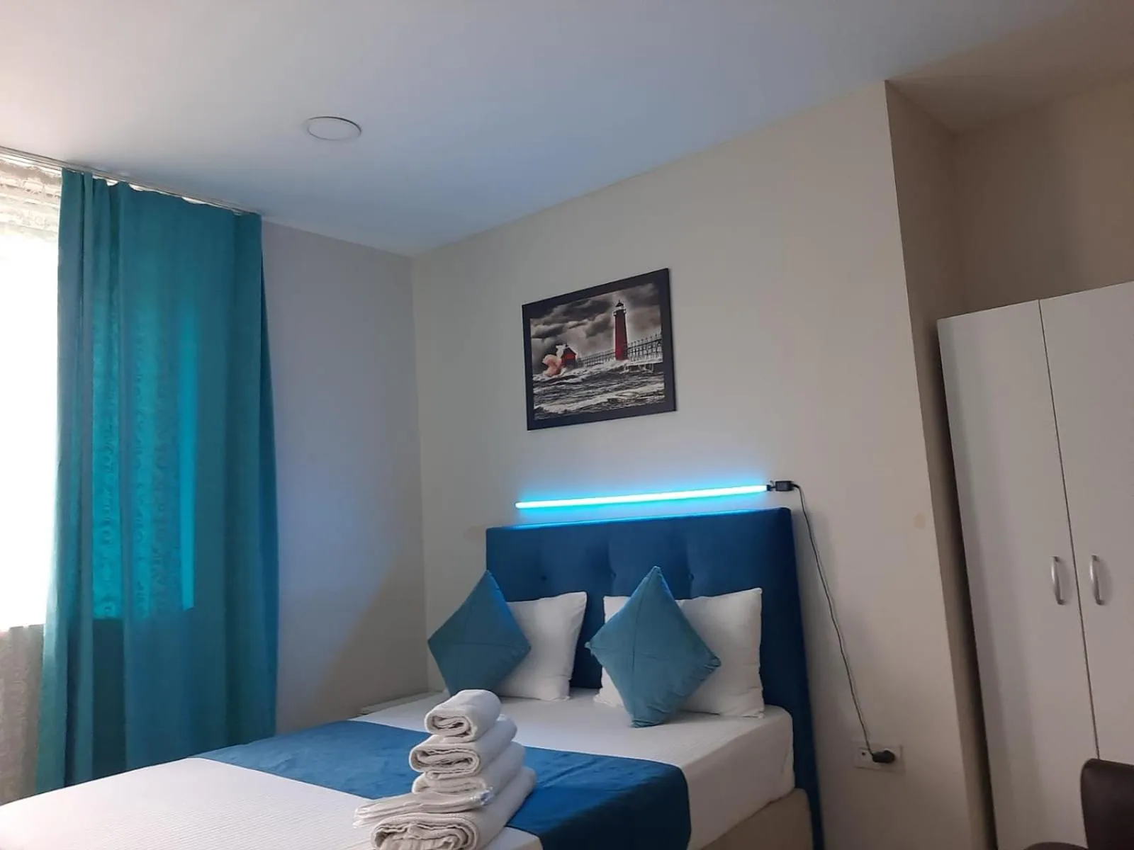 Photo of the whole room, Bed in 216 Turkuaz Suit