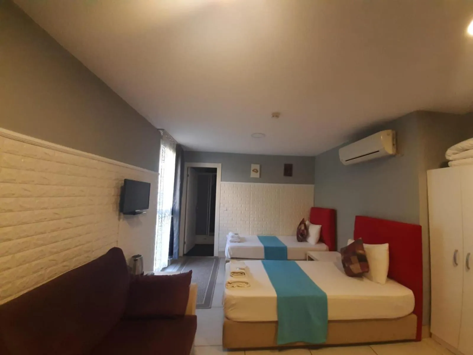 Photo of the whole room, Bed in 216 Turkuaz Suit