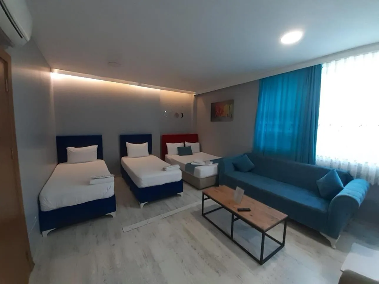 Bed in 216 Turkuaz Suit