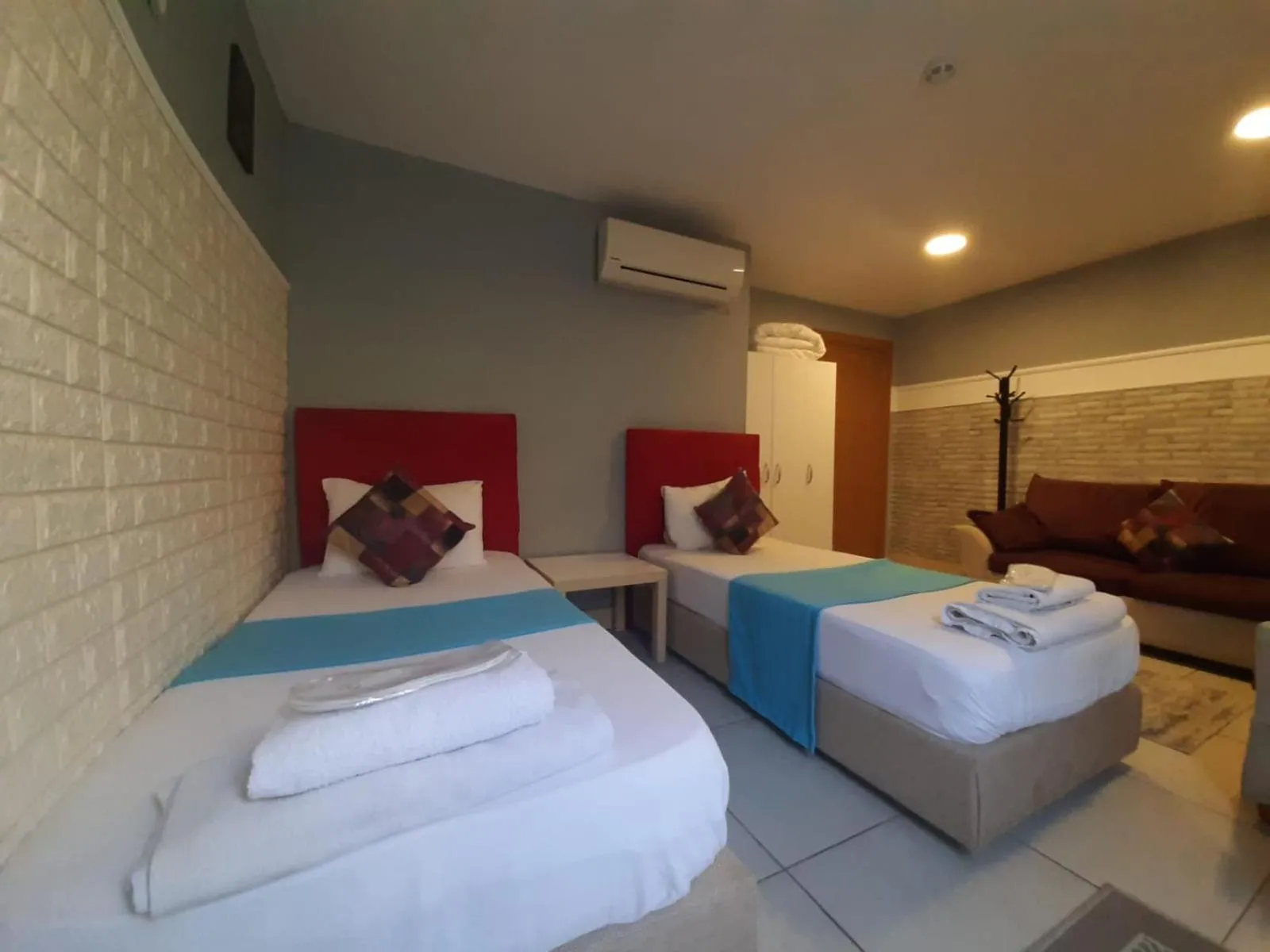 Photo of the whole room, Bed in 216 Turkuaz Suit