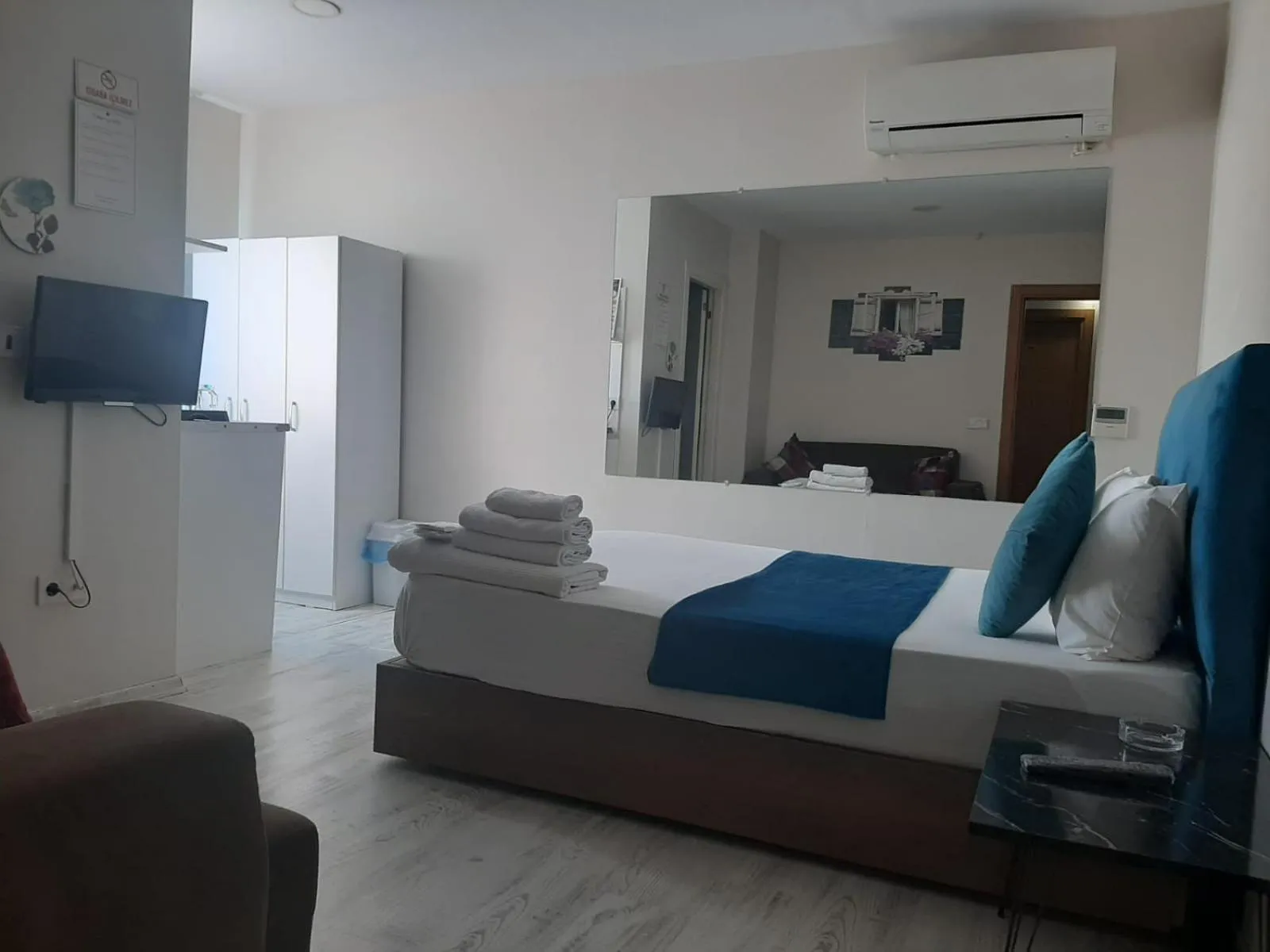 Bed in 216 Turkuaz Suit