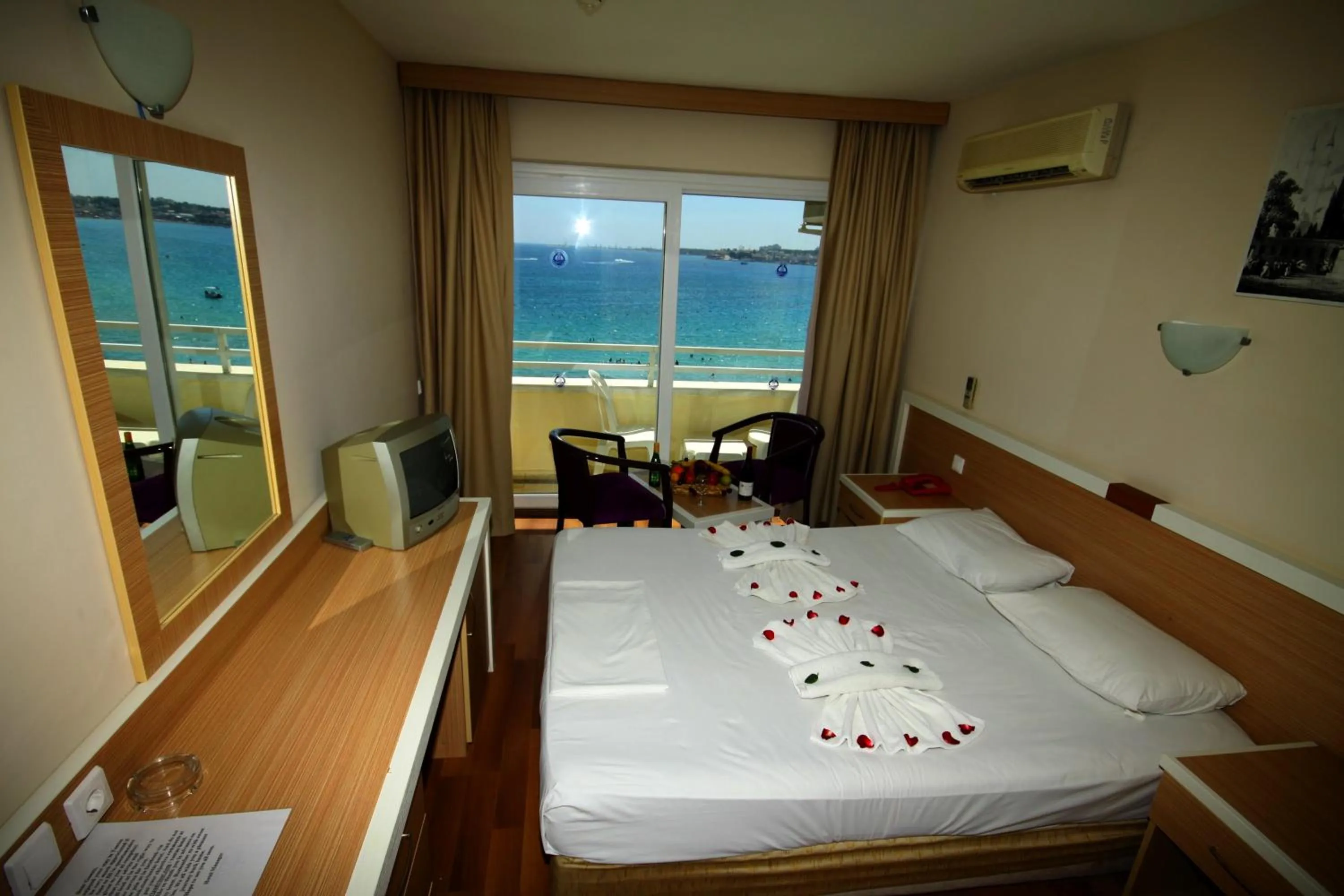 Photo of the whole room, Bed in Tuntas Beach Hotel - All Inclusive