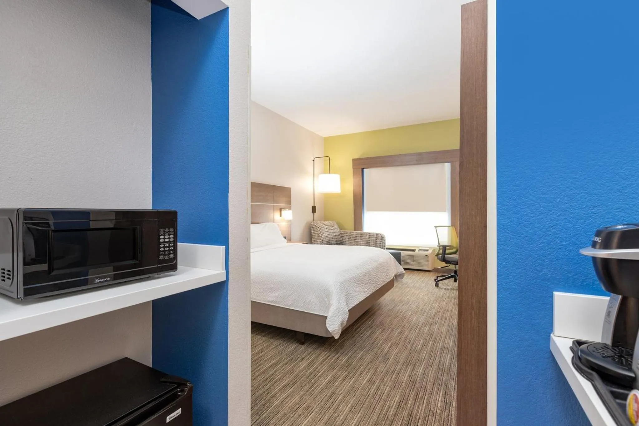 Photo of the whole room, Bed in Holiday Inn Express Hotel & Suites Amarillo South by IHG