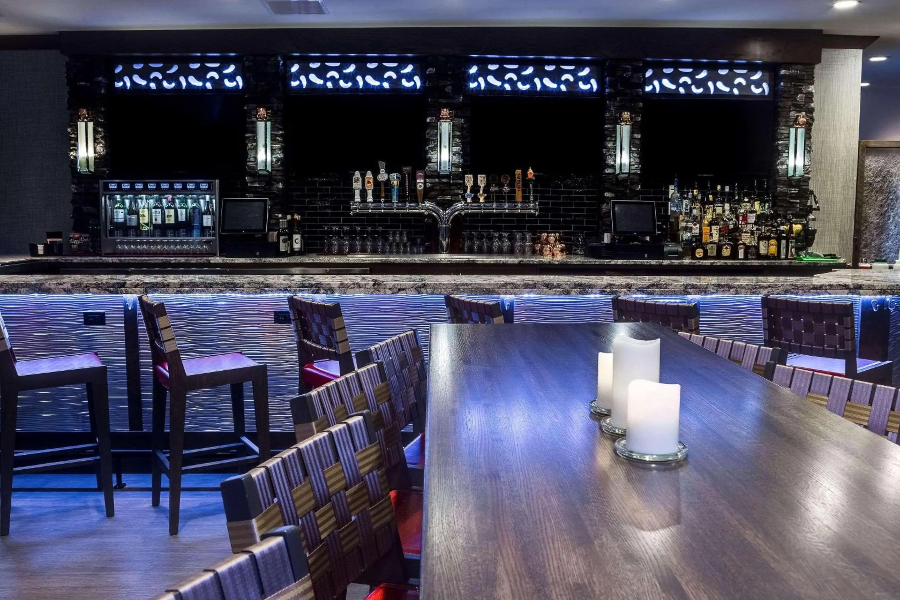 Lounge or bar in Radisson Hotel & Conference Center Coralville - Iowa City