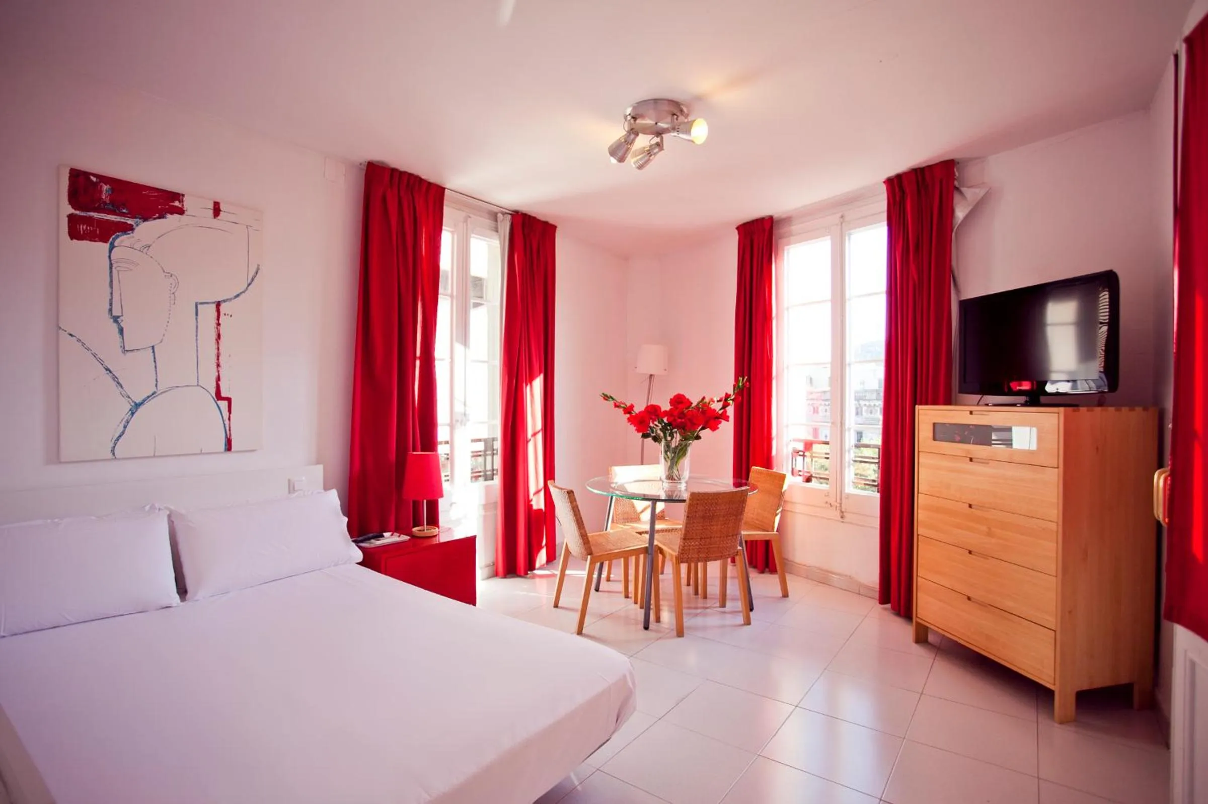 Photo of the whole room, Bed in Ramblas Apartments