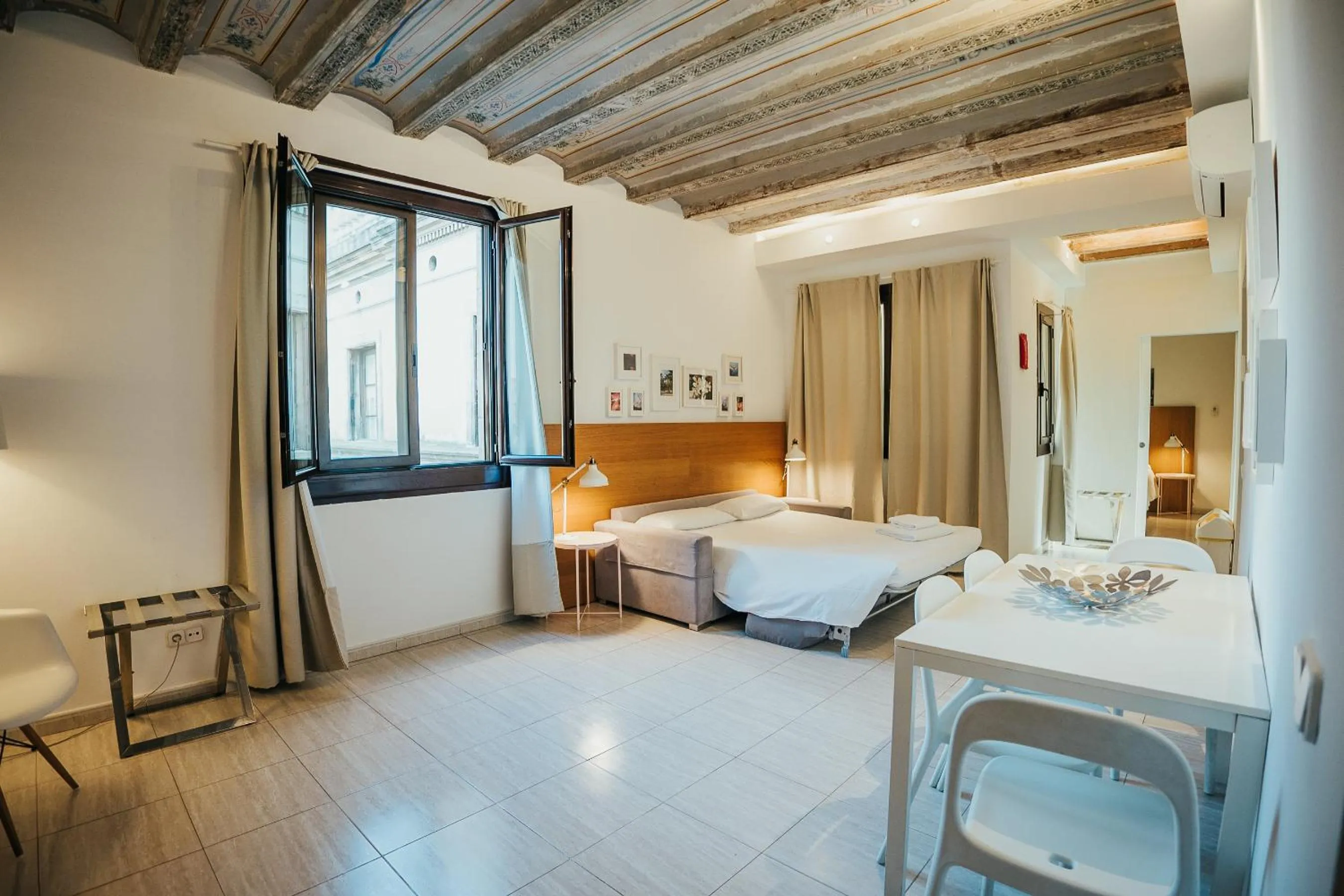 Living room, Bed in Ramblas Apartments