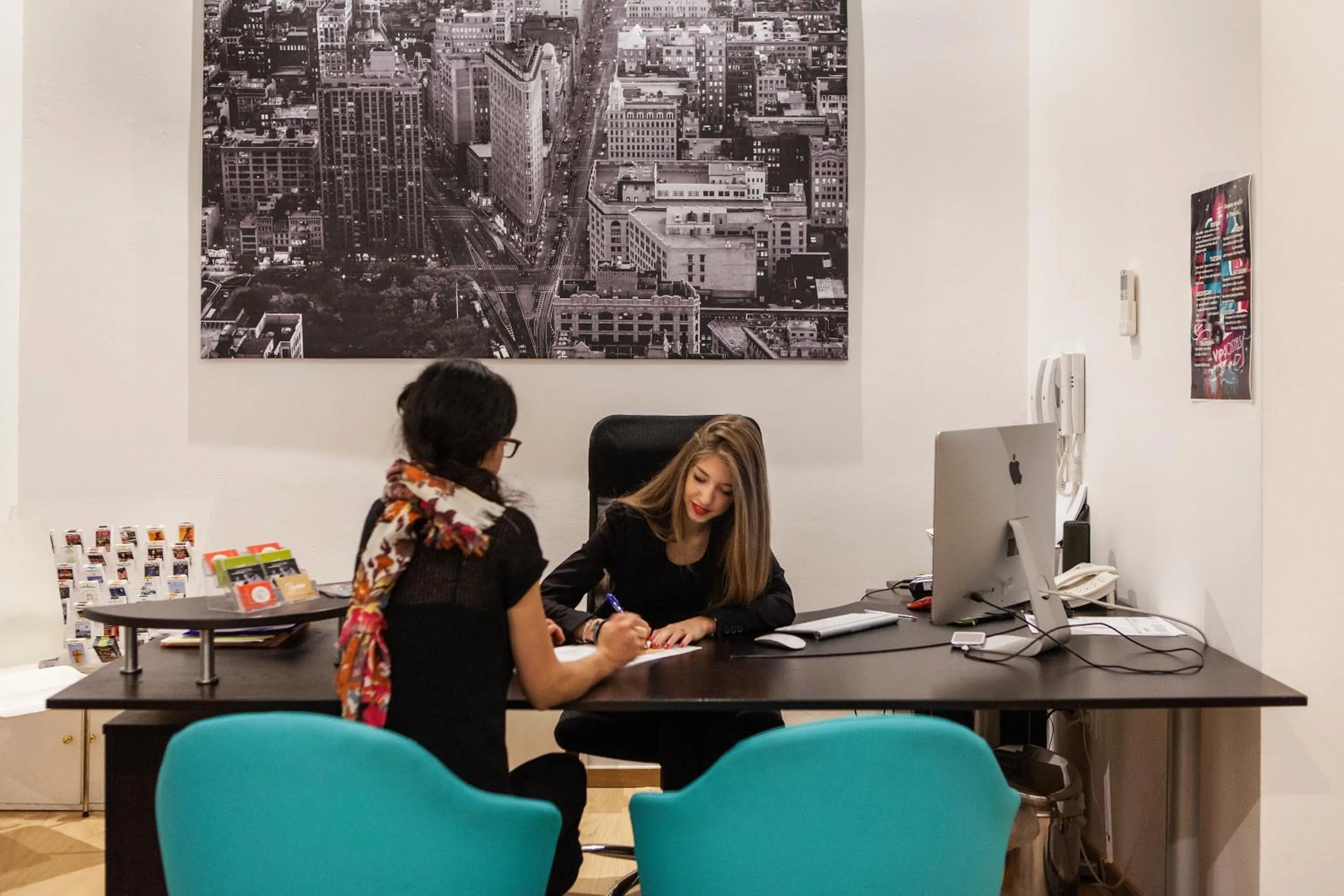 People in Ramblas Apartments