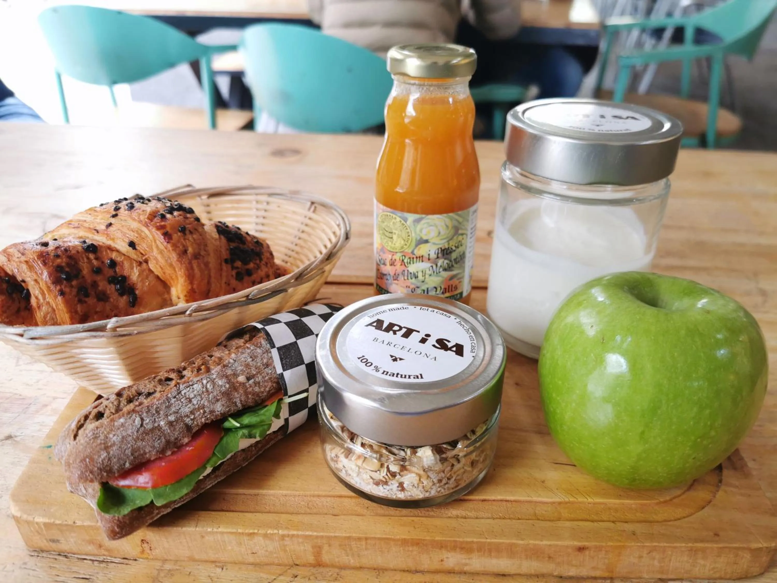 Food and drinks in Ramblas Apartments