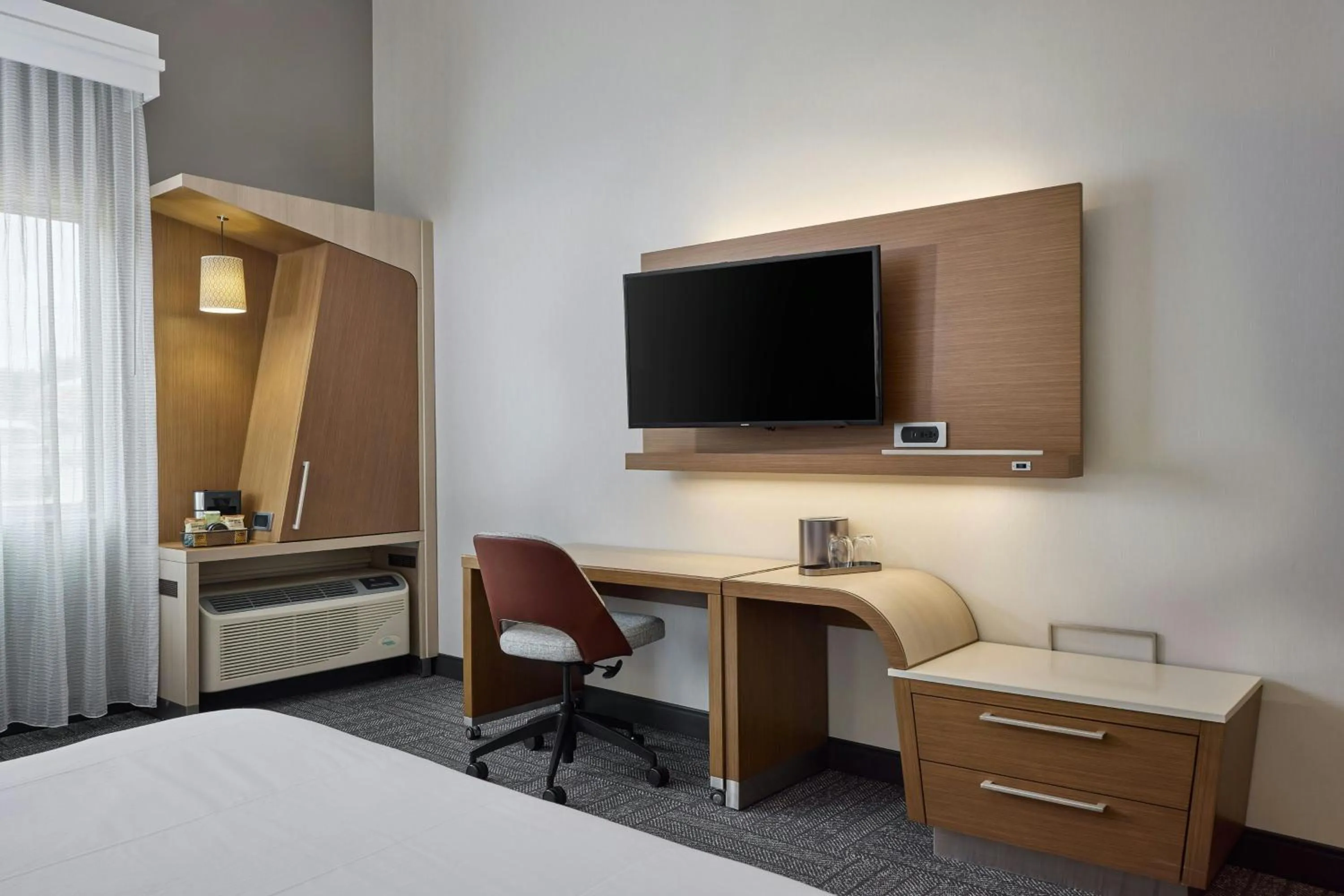 Photo of the whole room, Bed in Courtyard by Marriott Denver Southwest/Littleton