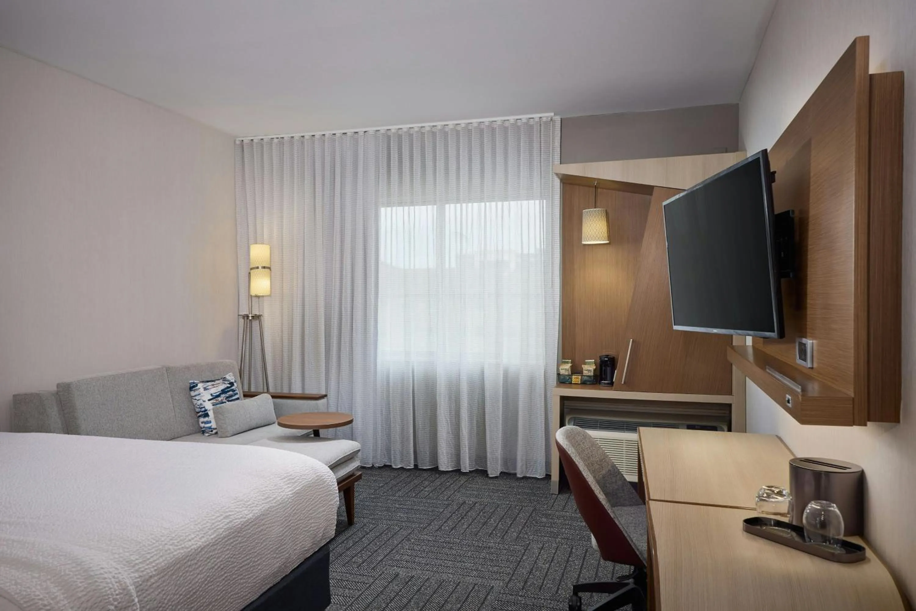 Photo of the whole room, Bed in Courtyard by Marriott Denver Southwest/Littleton