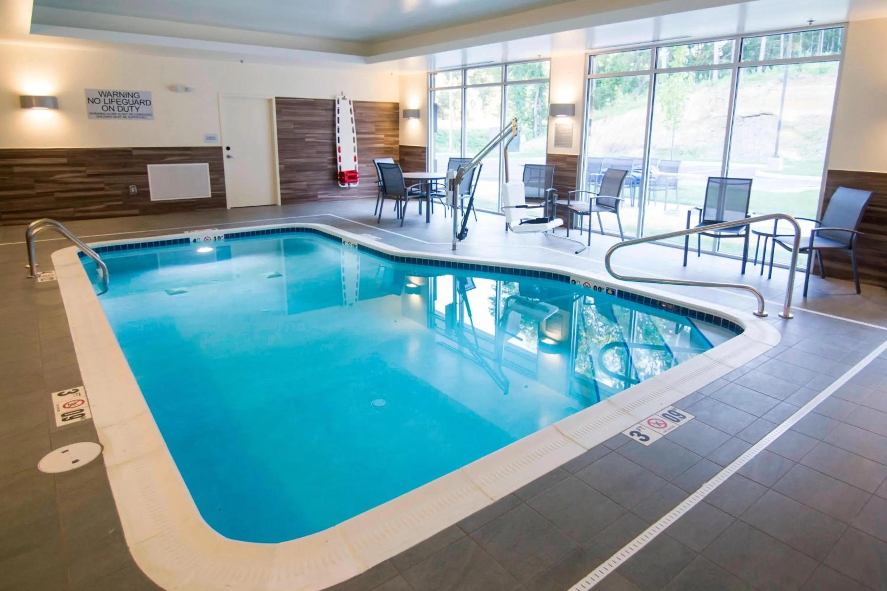 Swimming pool in Fairfield by Marriott Cambridge