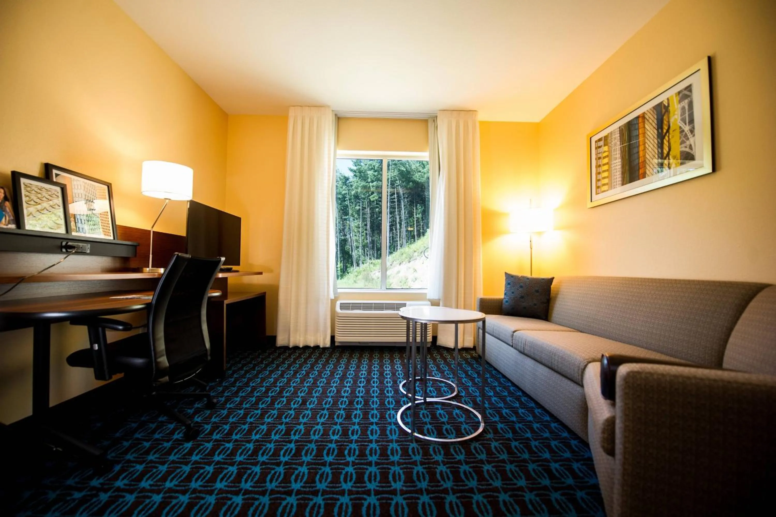 Living room in Fairfield by Marriott Cambridge