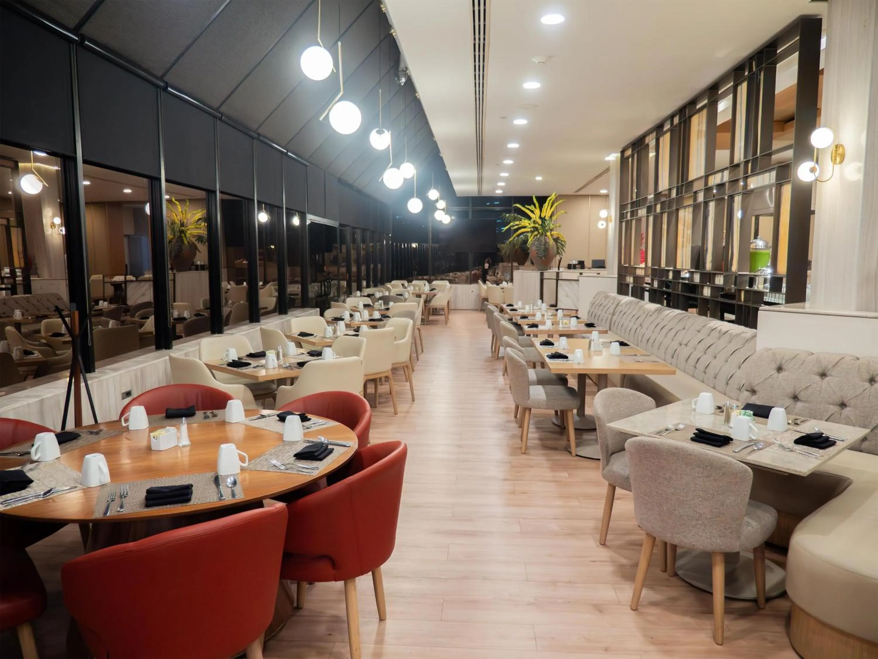 Restaurant/places to eat in MS Milenium Monterrey Curio Collection by Hilton