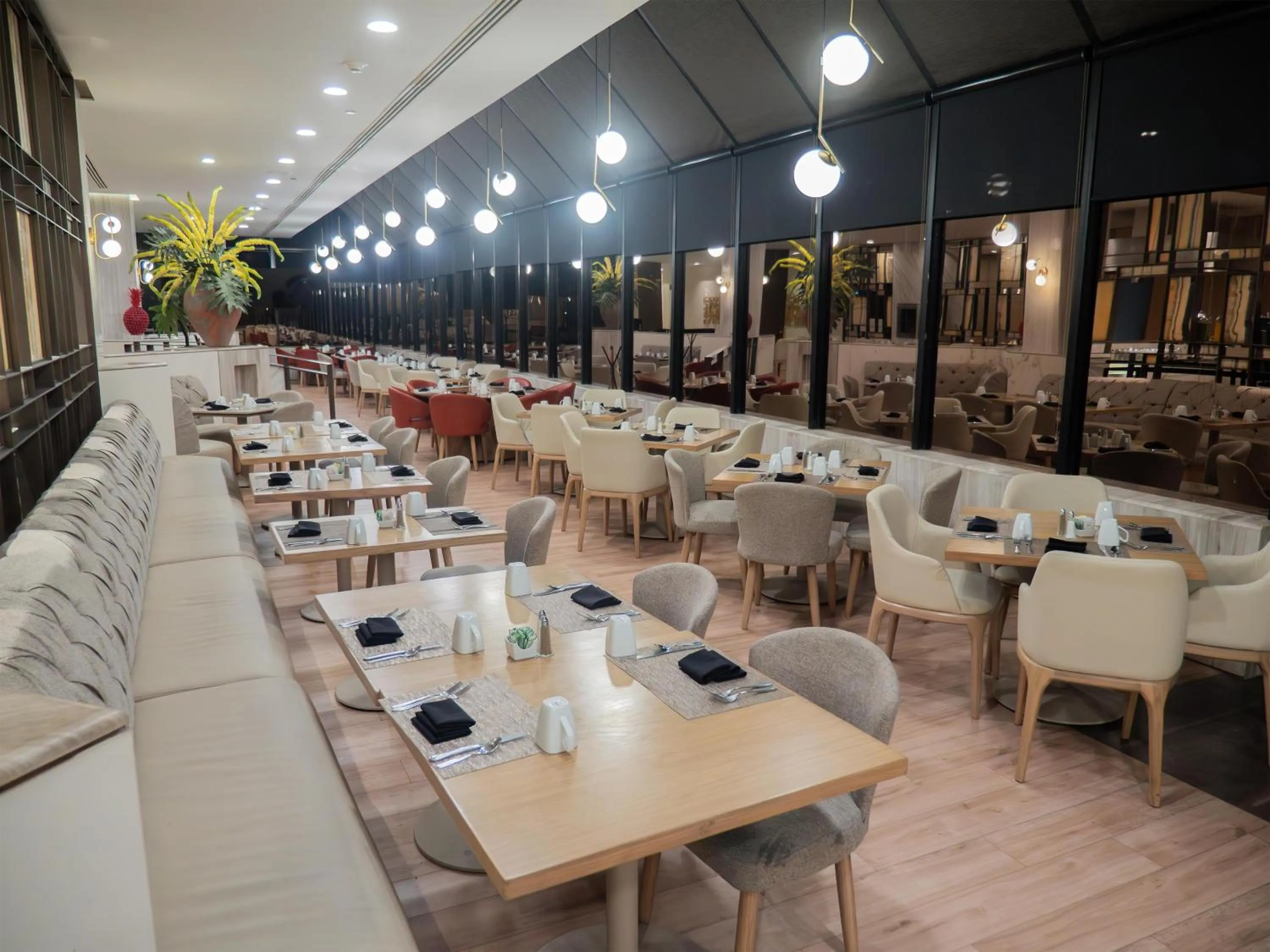 Restaurant/places to eat in MS Milenium Monterrey Curio Collection by Hilton