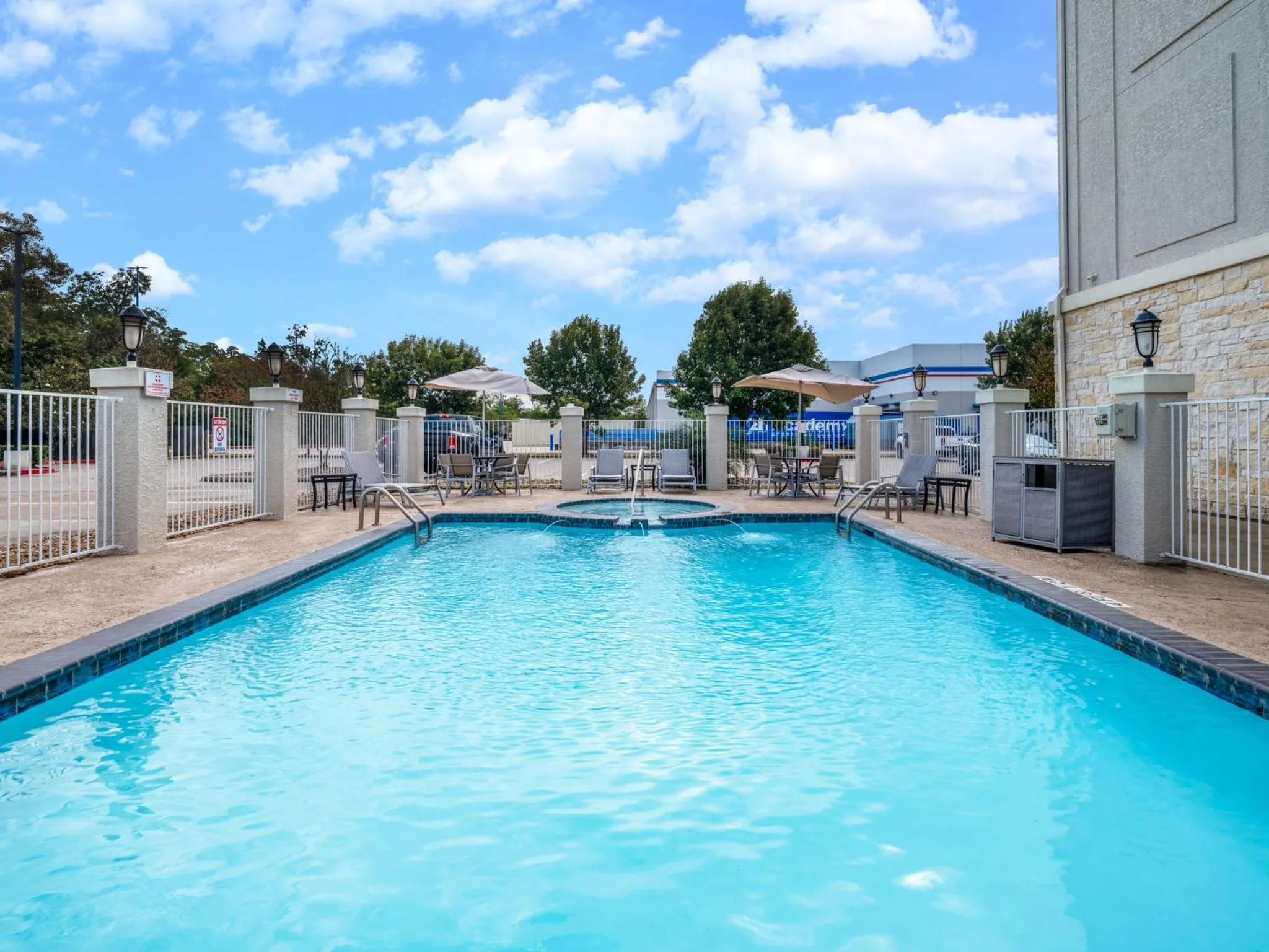 Swimming pool in Holiday Inn Express Hotel & Suites Beaumont Northwest by IHG