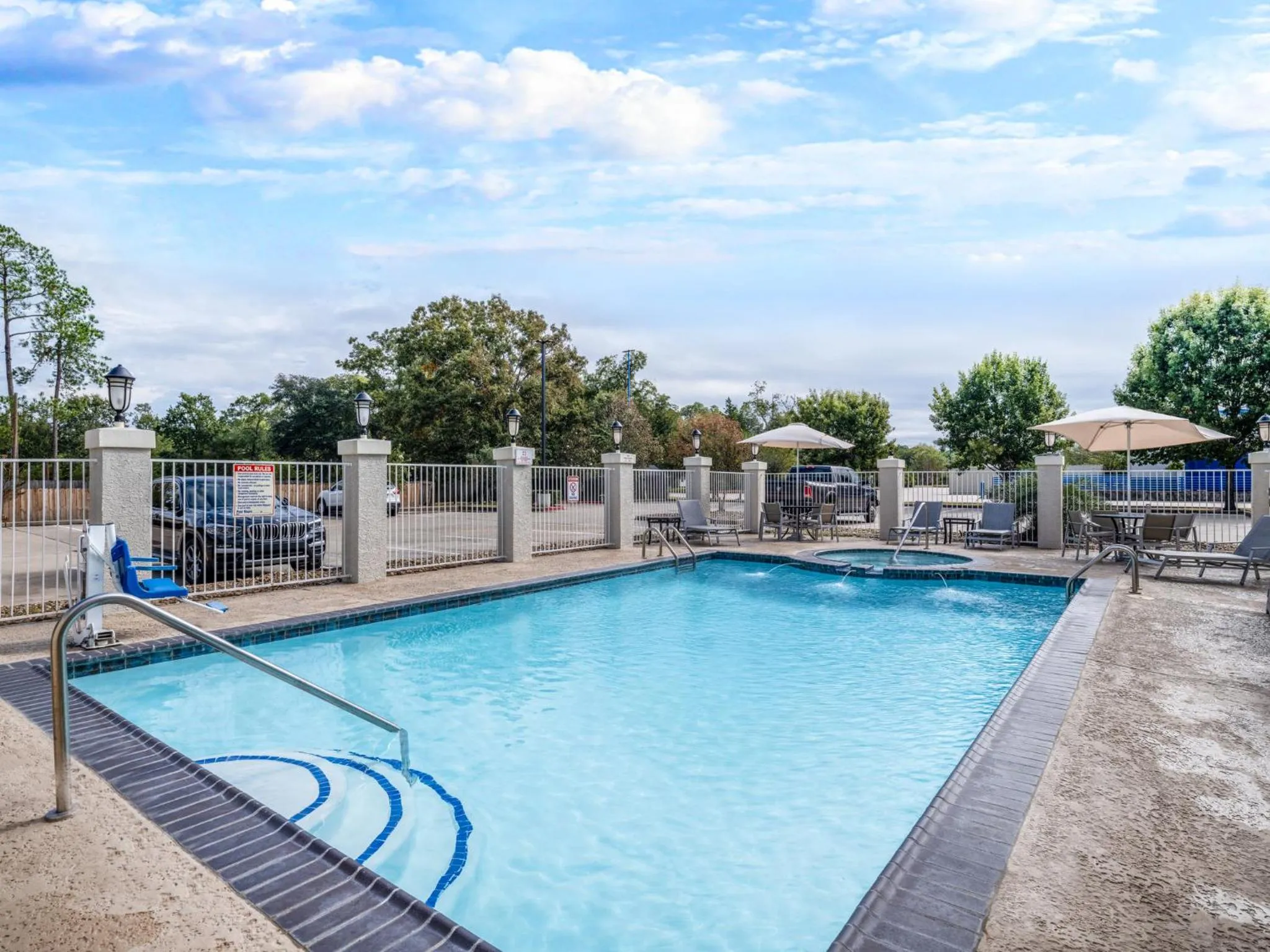 Swimming pool in Holiday Inn Express Hotel & Suites Beaumont Northwest by IHG