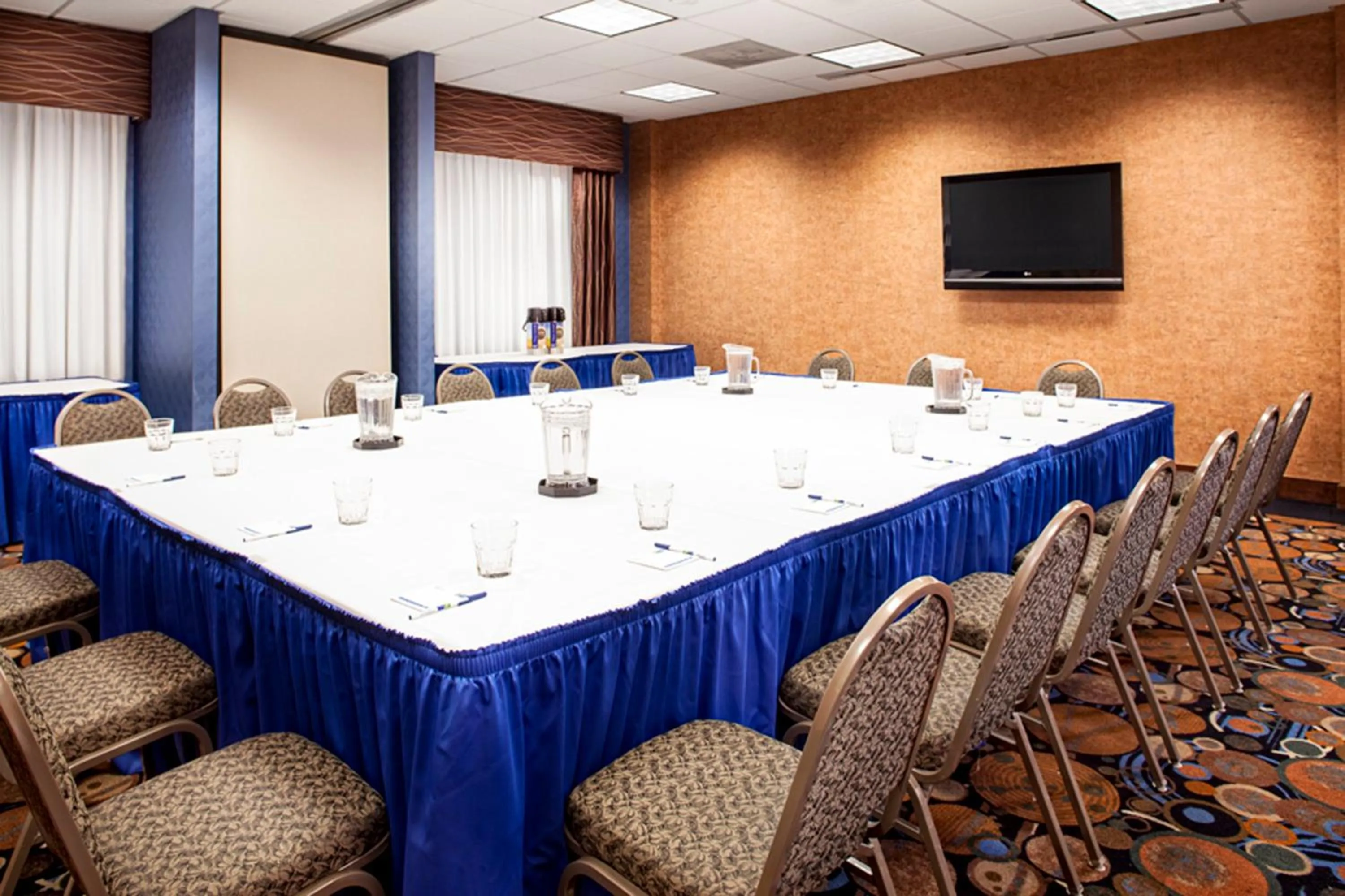 Meeting/conference room in Holiday Inn Express Hotel & Suites Coralville by IHG
