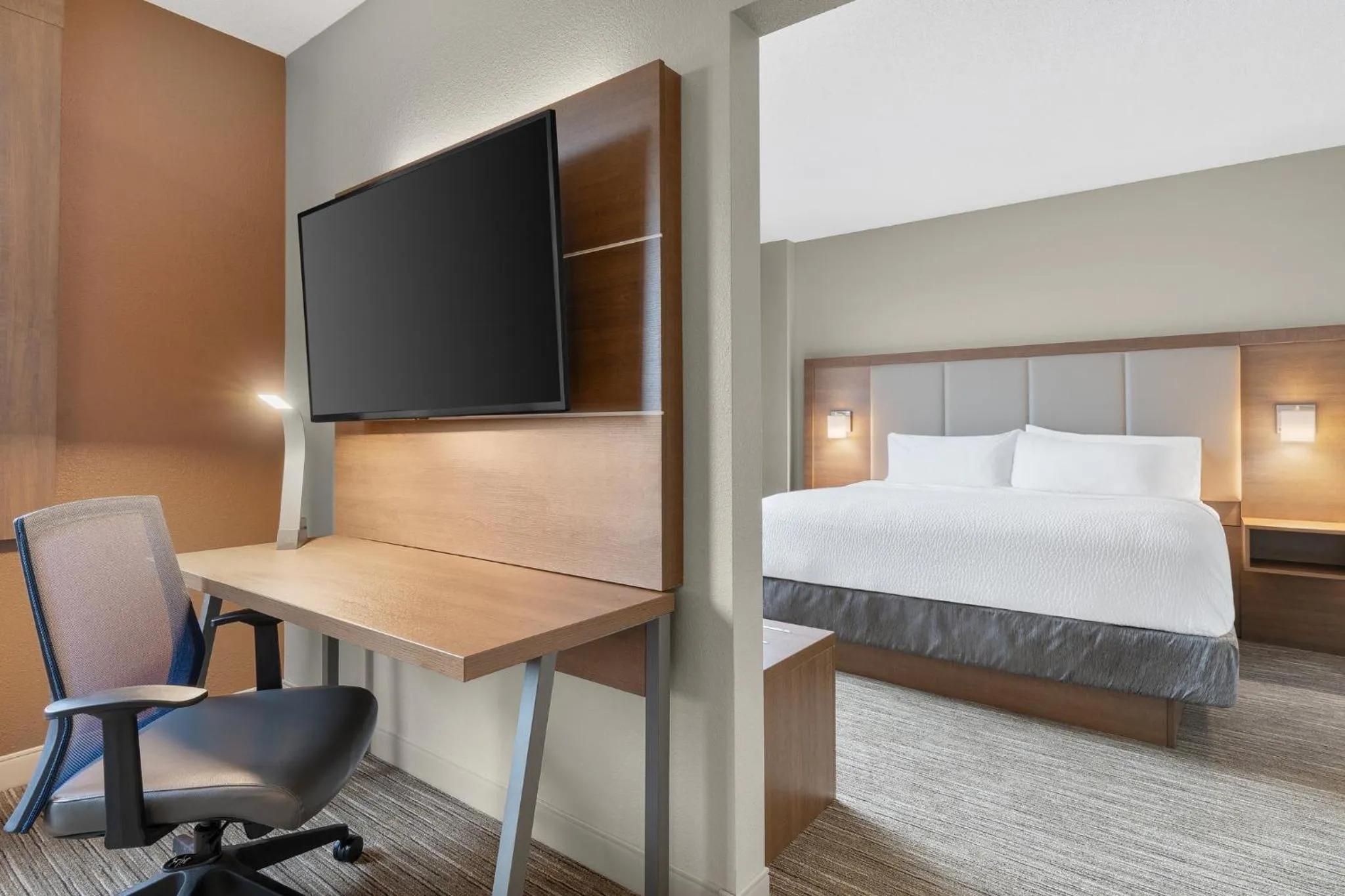 Photo of the whole room, Bed in Holiday Inn Express Hotel & Suites Coralville by IHG